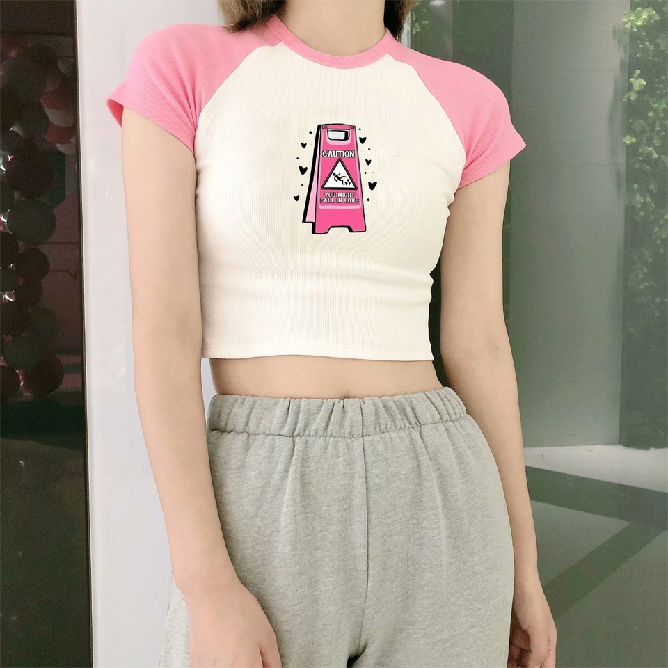 Caution Baskılı Pembe Reglan Kol Beyaz Crop