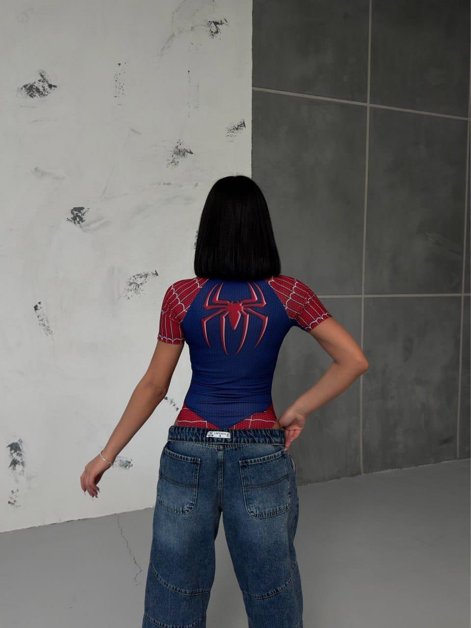 Dijital Baskılı Kısa Kollu  Spider Çıtçıtlı Crop Bluz
