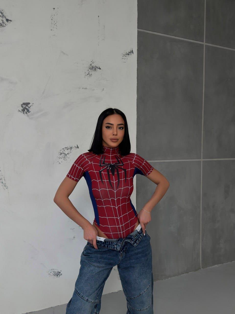 Dijital Baskılı Kısa Kollu  Spider Çıtçıtlı Crop Bluz