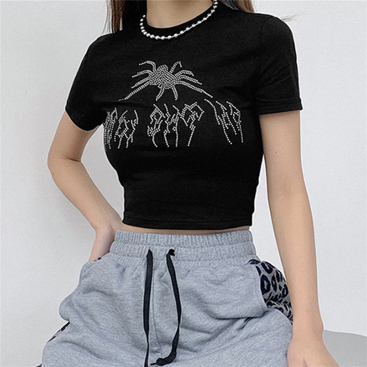 Gothic Taş İşleme Stone Spider Siyah Crop