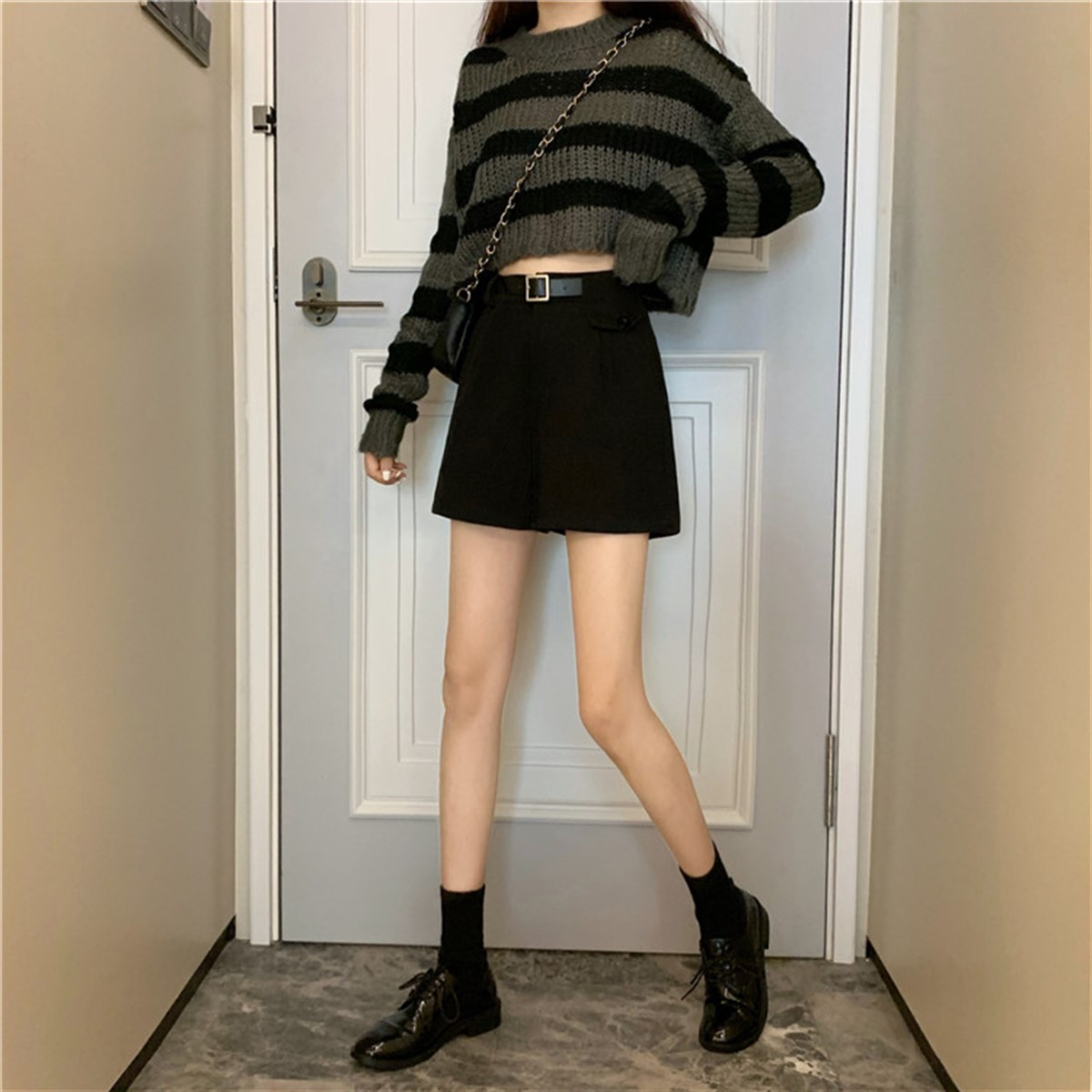 Gri Siyah Çizgili Streetwear Crop Kazak