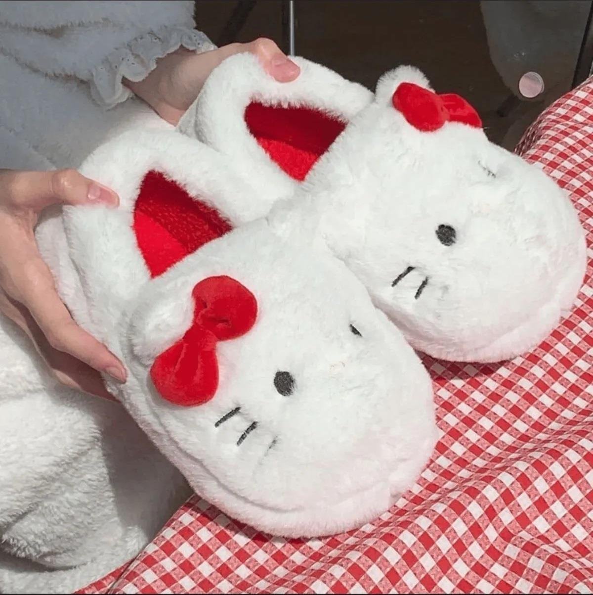 Hello Kitty Beyaz Puffy Panduf Terlik