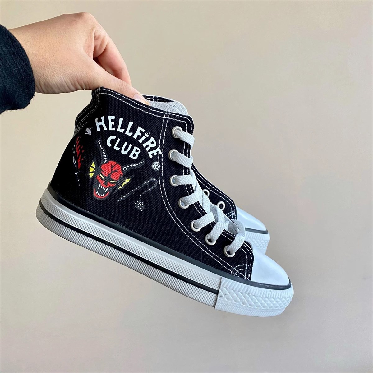 Stranger Things Hell Fire Club Kanvas Ayakkabı