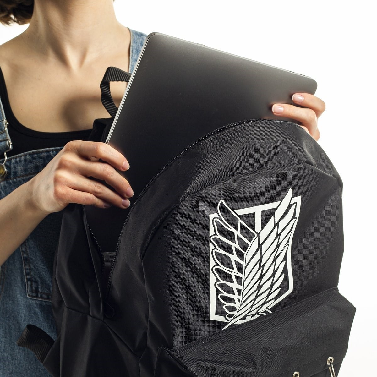 Touz Anime Attack On Titan Laptop Sırt Çantası Piersingli