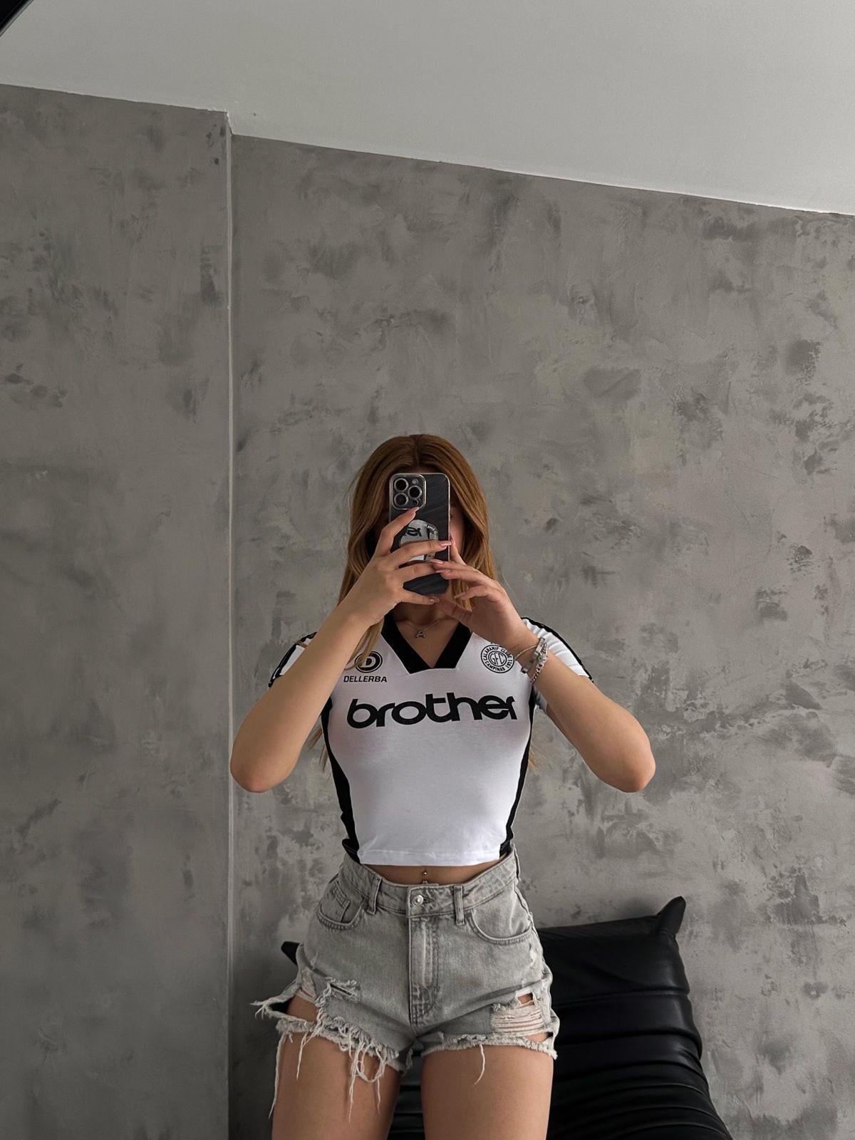 V Yaka Baskılı Siyah Crop