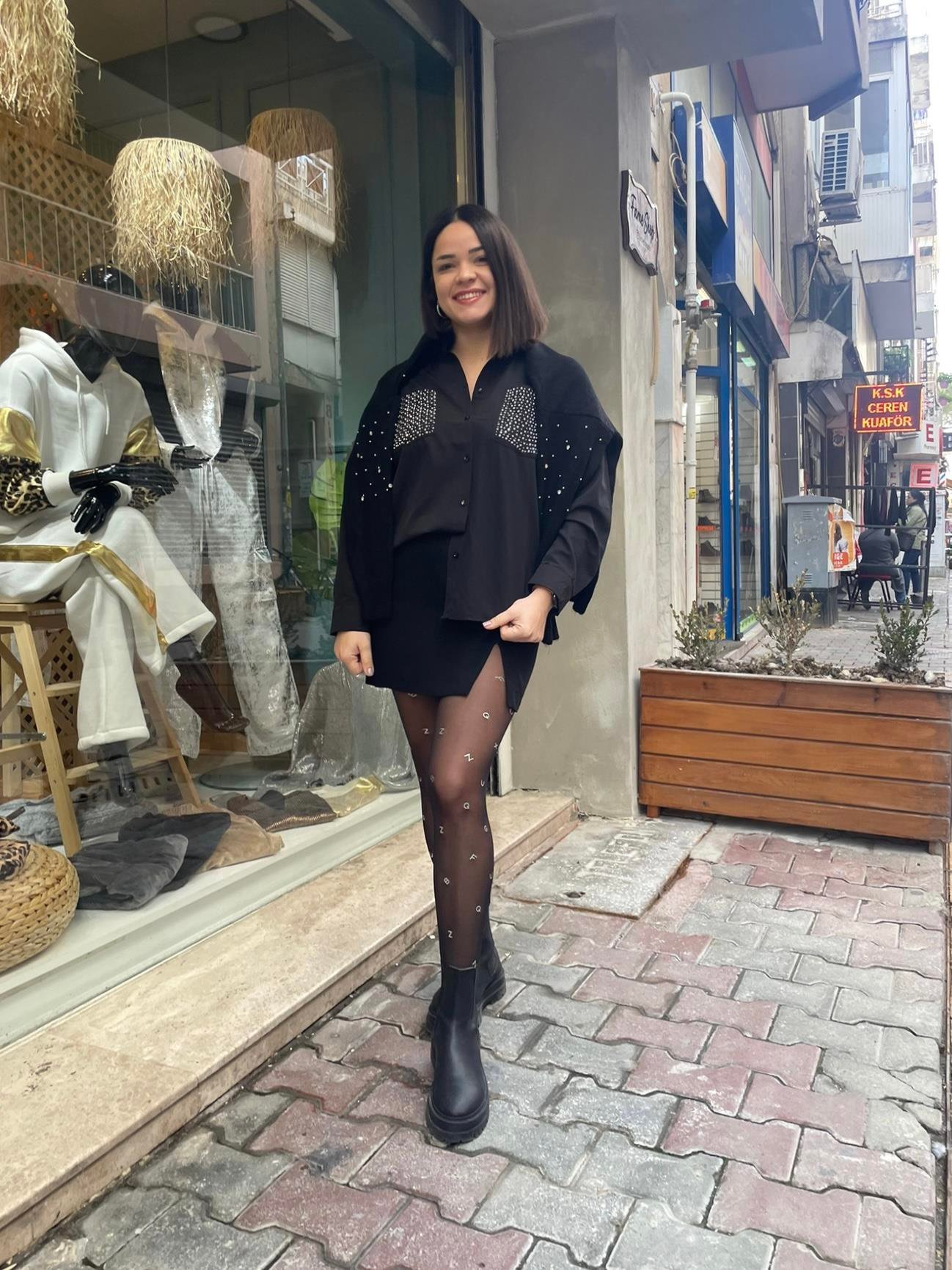 Cep Taş Detaylı Siyah Gömlek