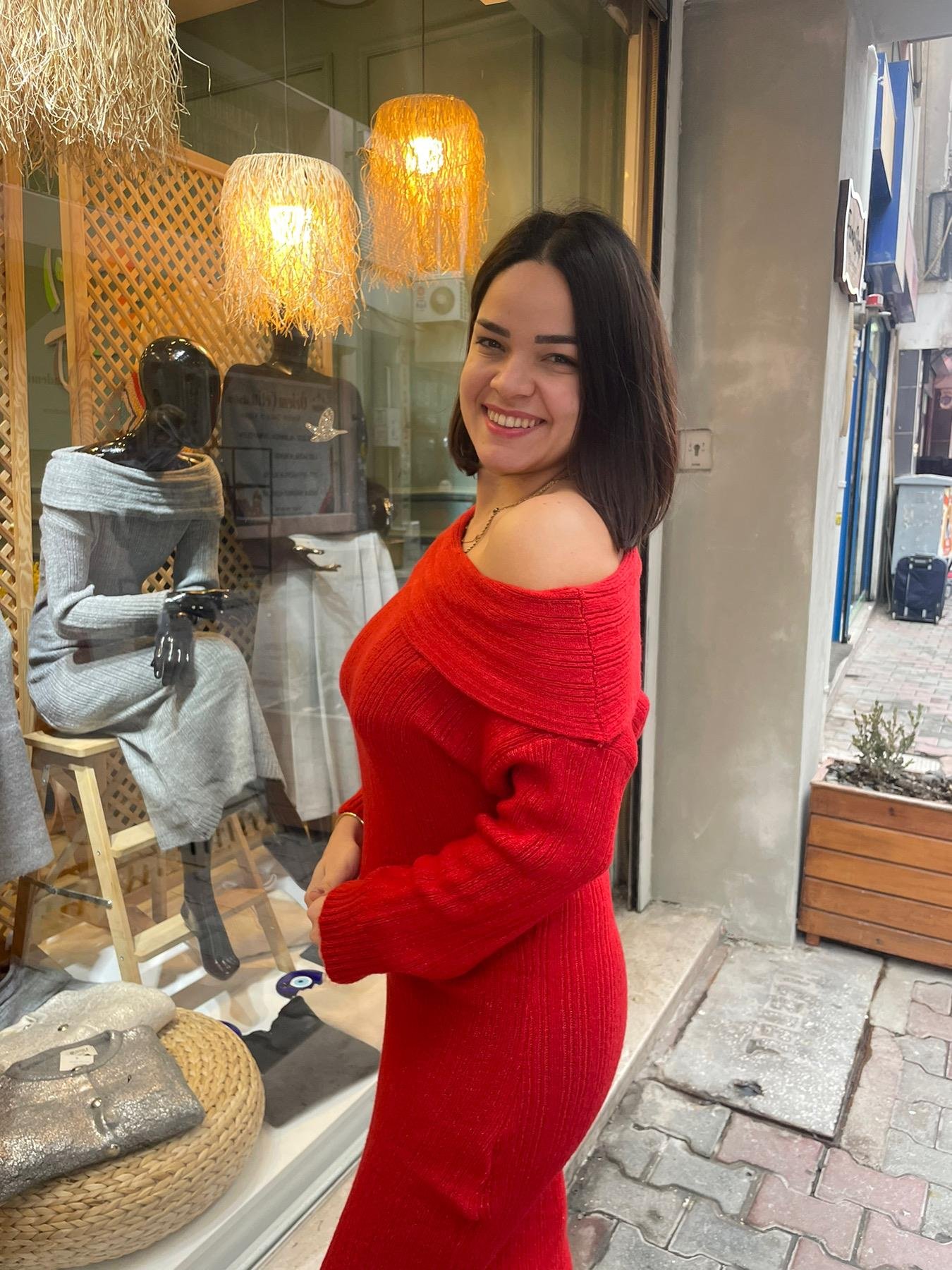 Kırmızı Madonna Yaka Elbise