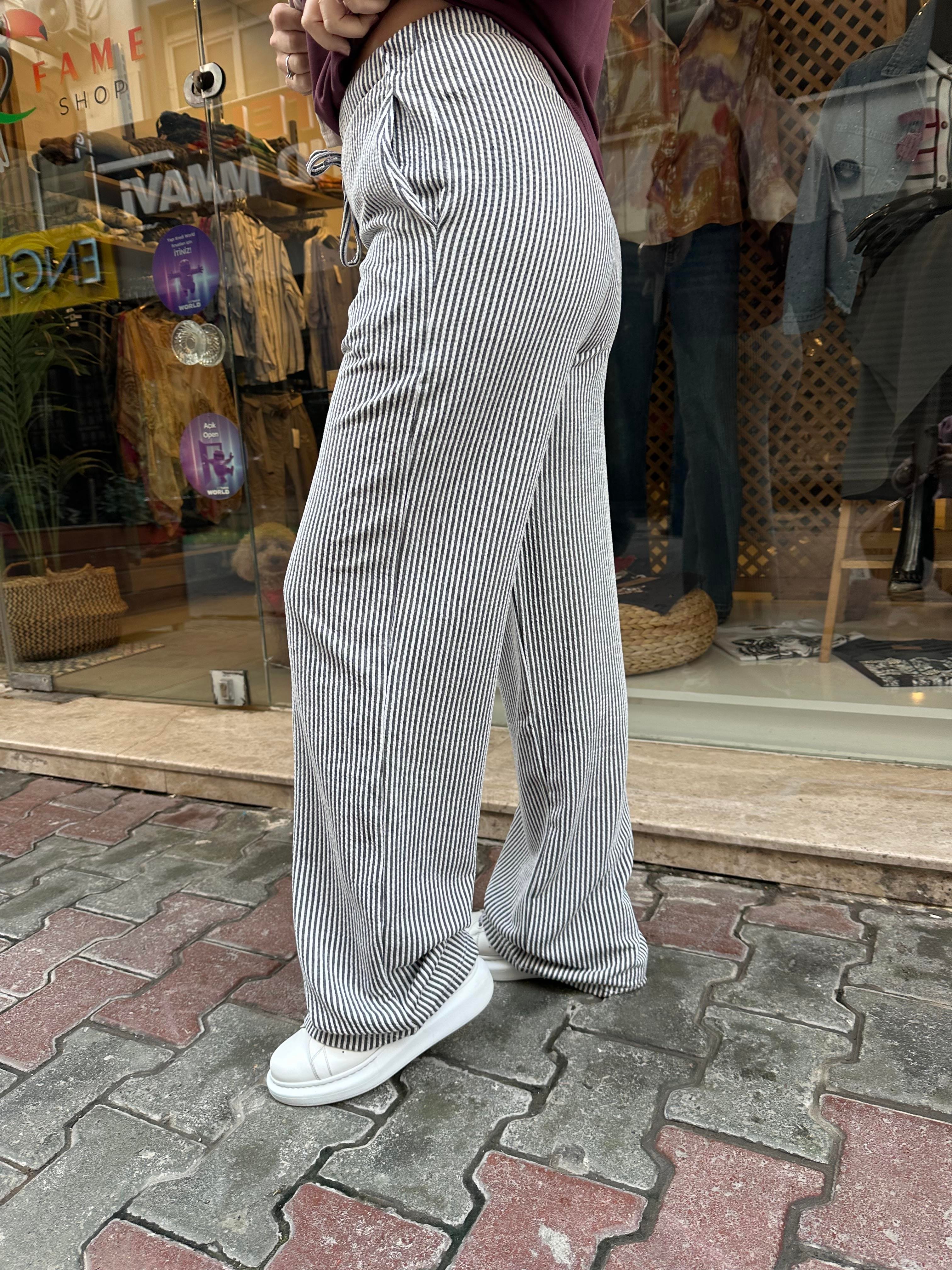 Koyu Gri Beyaz Çizgili Pantolon
