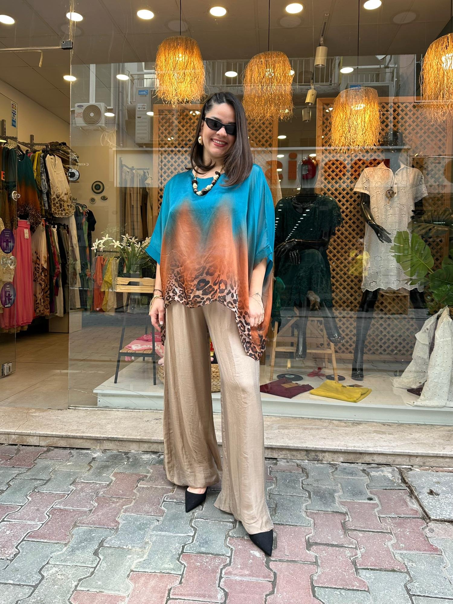 Mavi Leopar Desenli Batik İthal Bluz