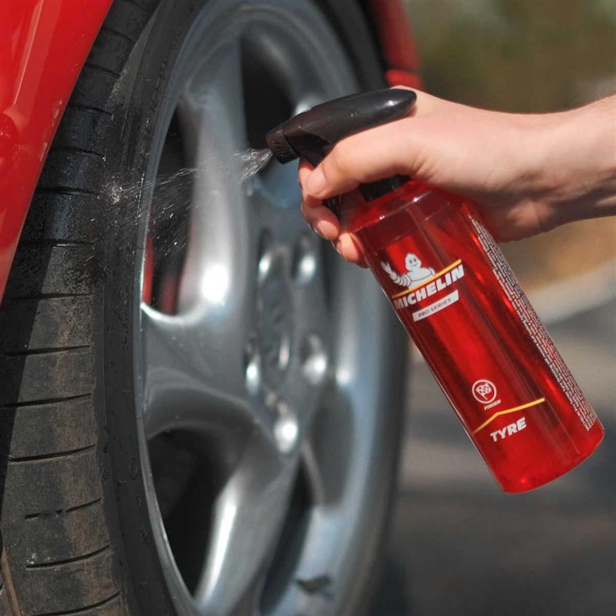 Michelin MC33573 500ml PRO Serisi Lastik ve Trim Parlatıcı, Koruyucu ve Yenileyici Sprey 