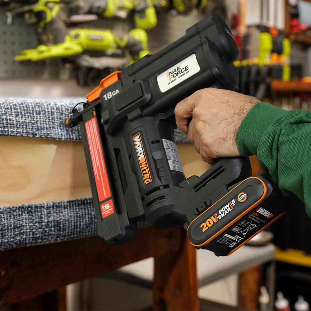 WORX WX844.9 20Volt 16-40mm Profesyonel Şarjlı Zımba Makinesi + 2700 Adet Yedek Zımba (Akü Dahil Değildir)
