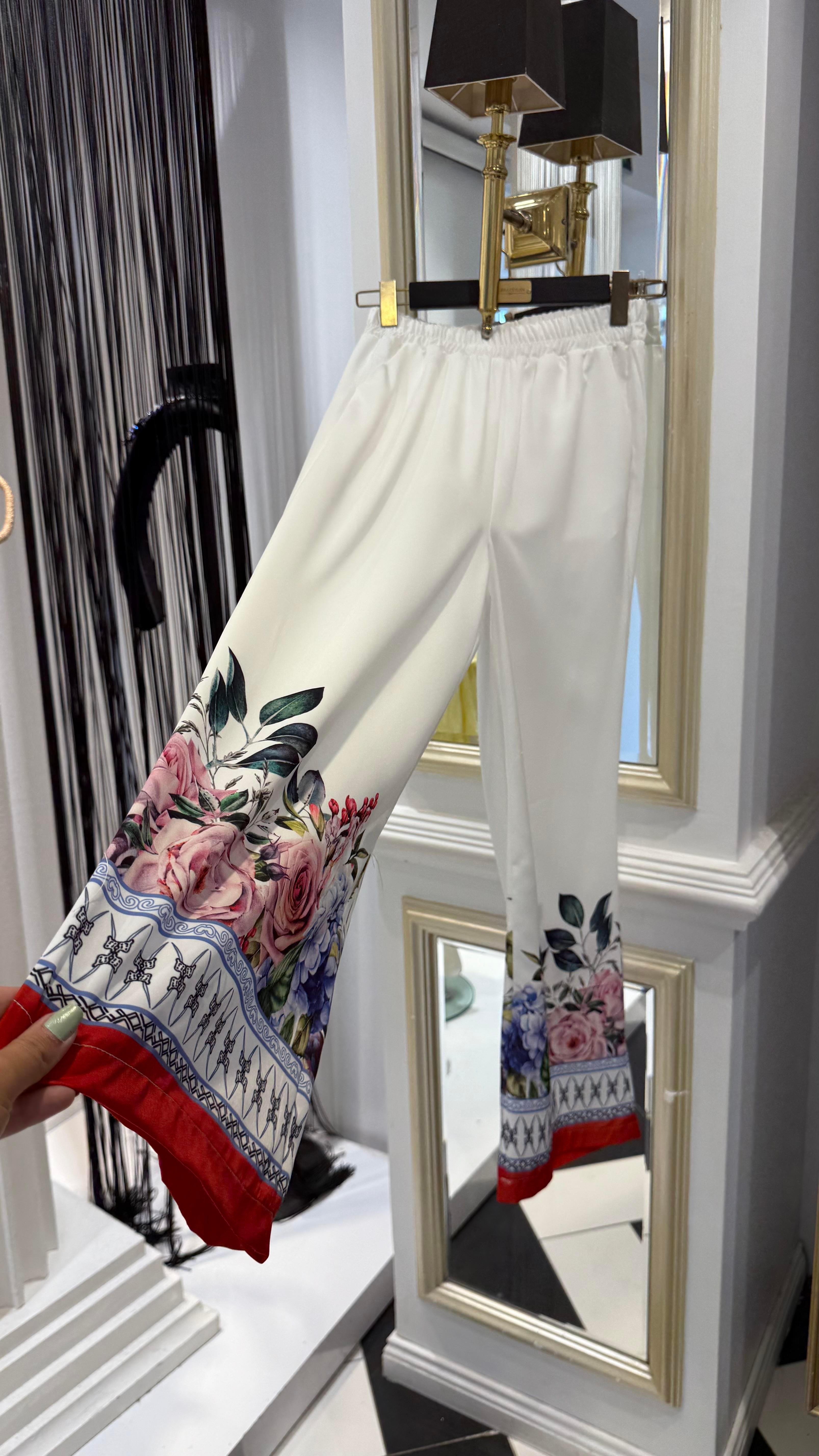 Ççiçek Desenli Takım