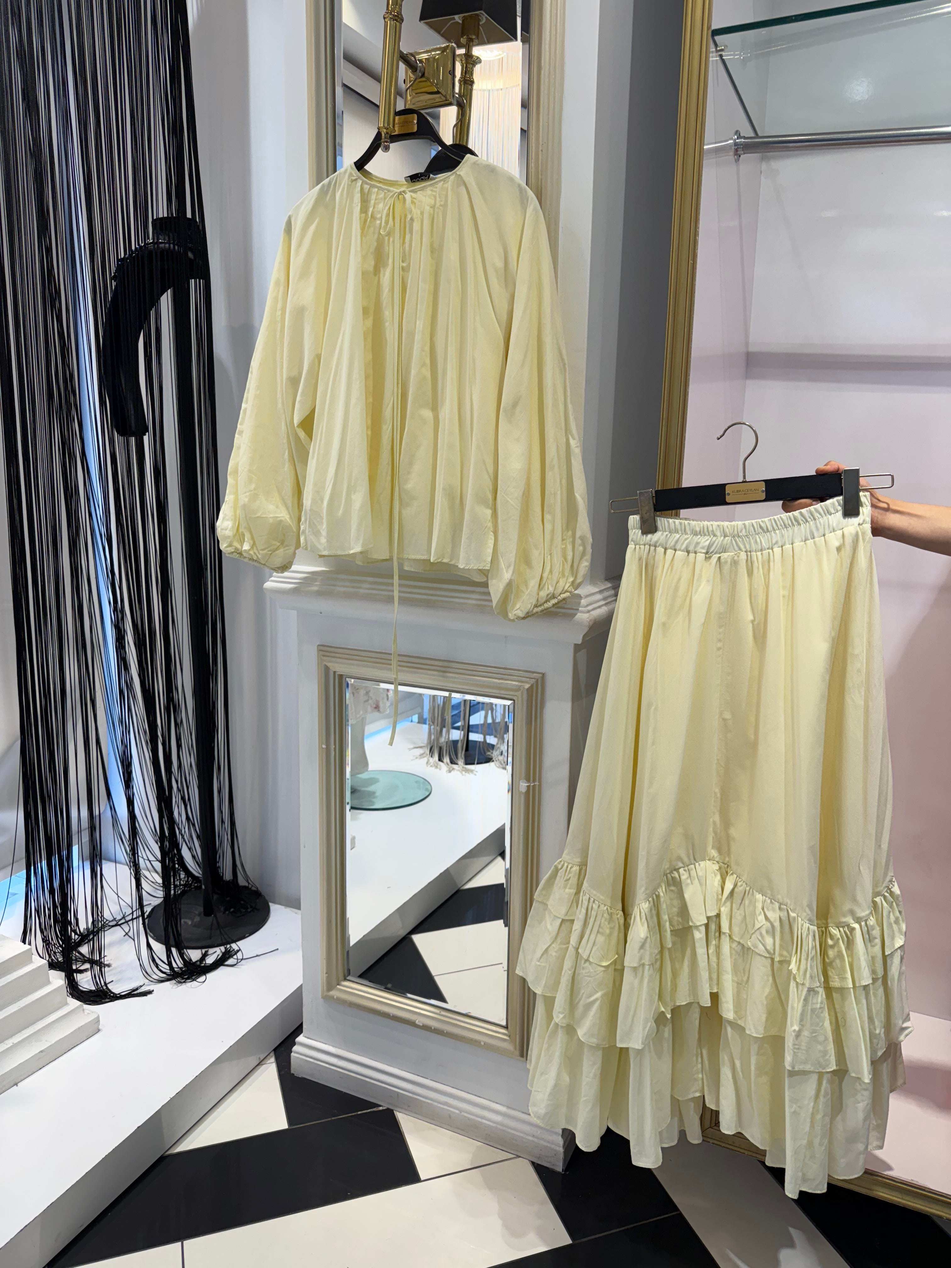 Eteği Katlı Takım