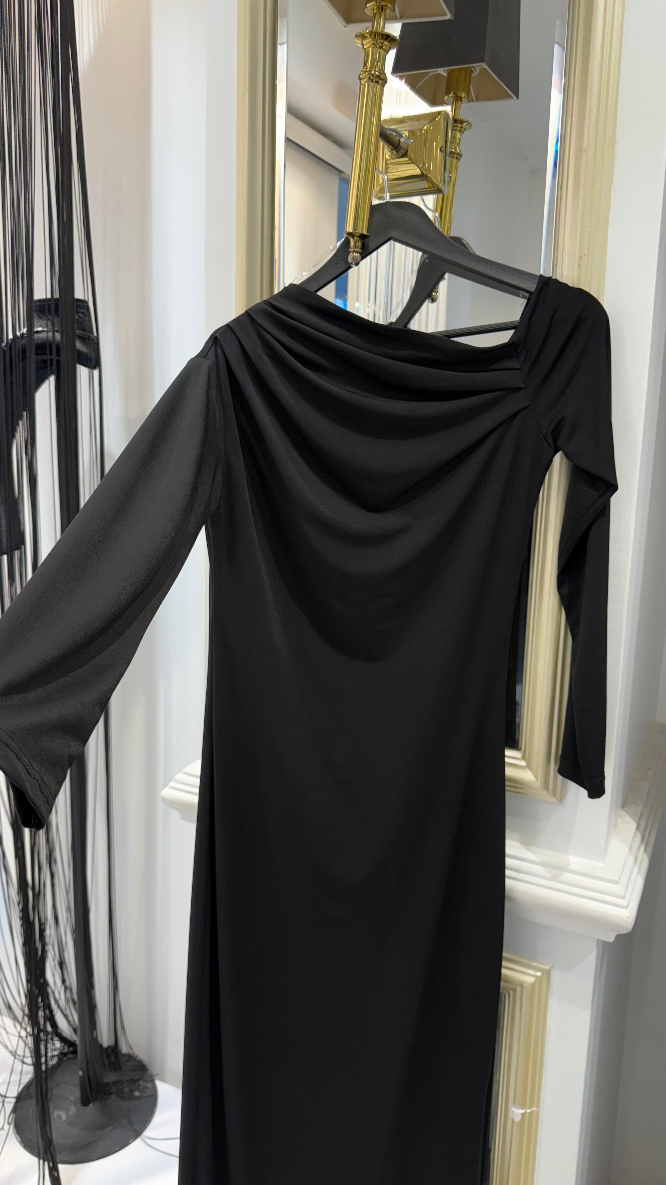 Eteği Yırtmaçlı Elbise