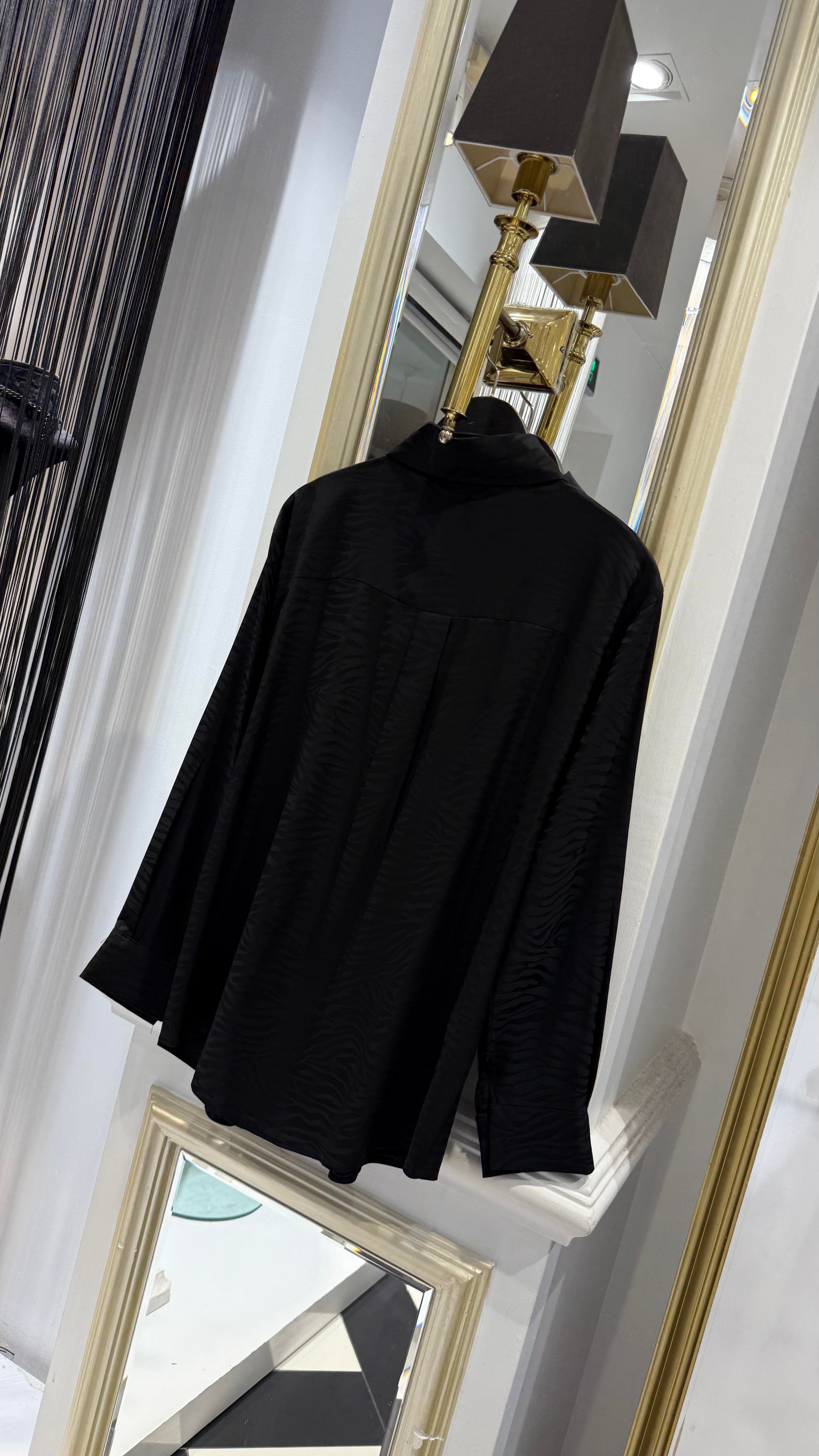 Jakar Desenli Gömlek