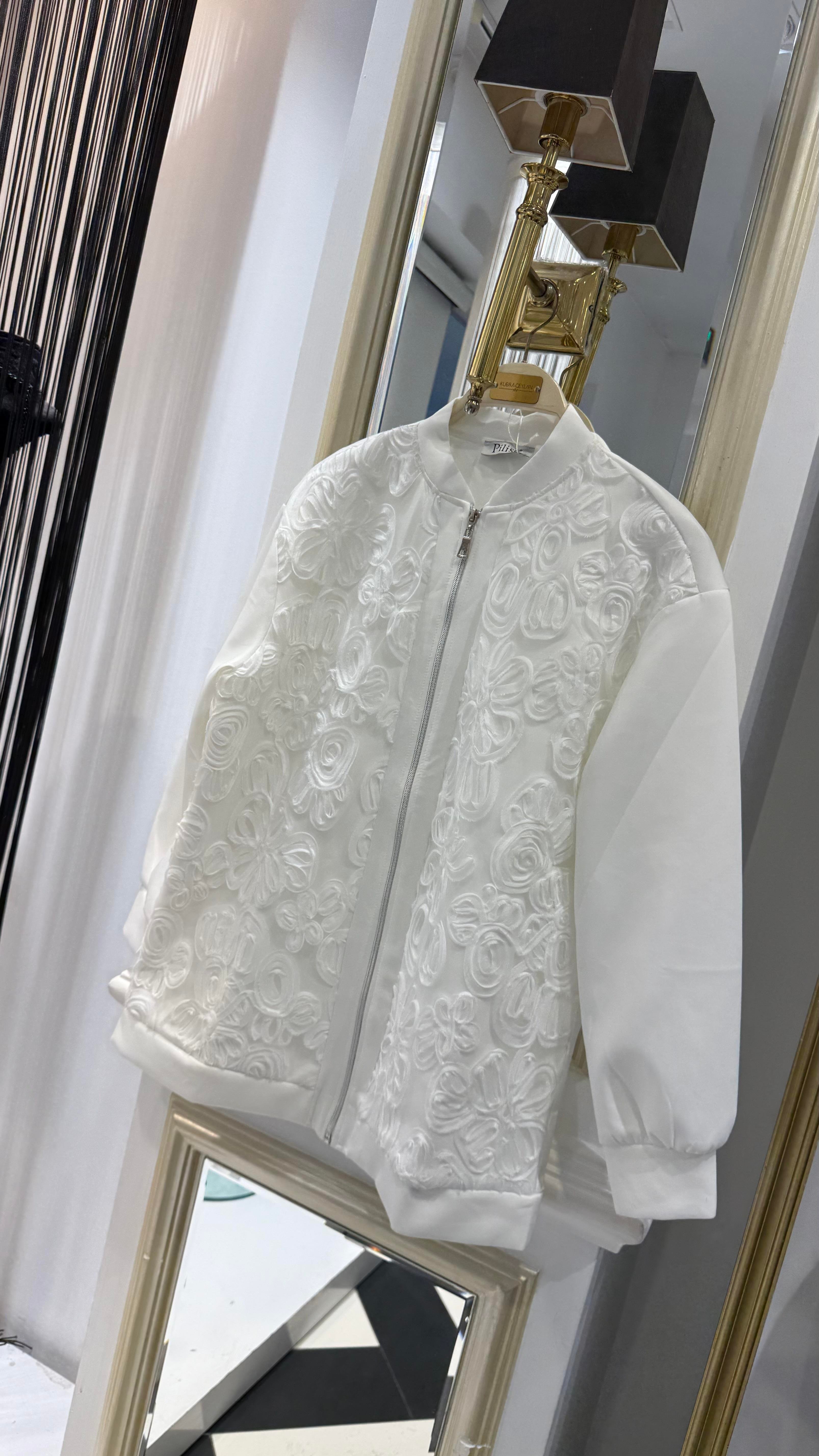 Kabartma Detay Fermuarlı Kap