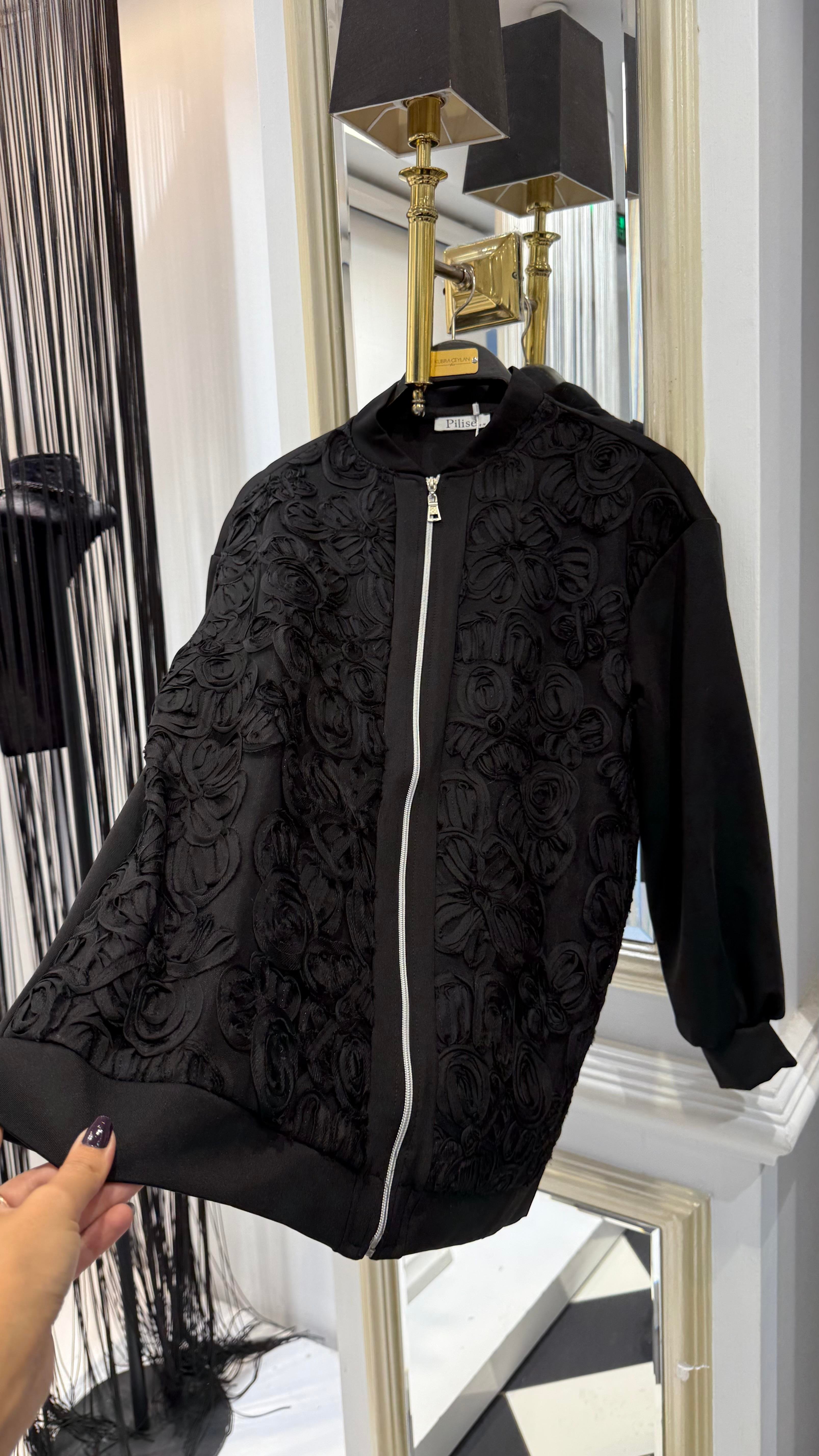 Kabartma Detay Fermuarlı Kap