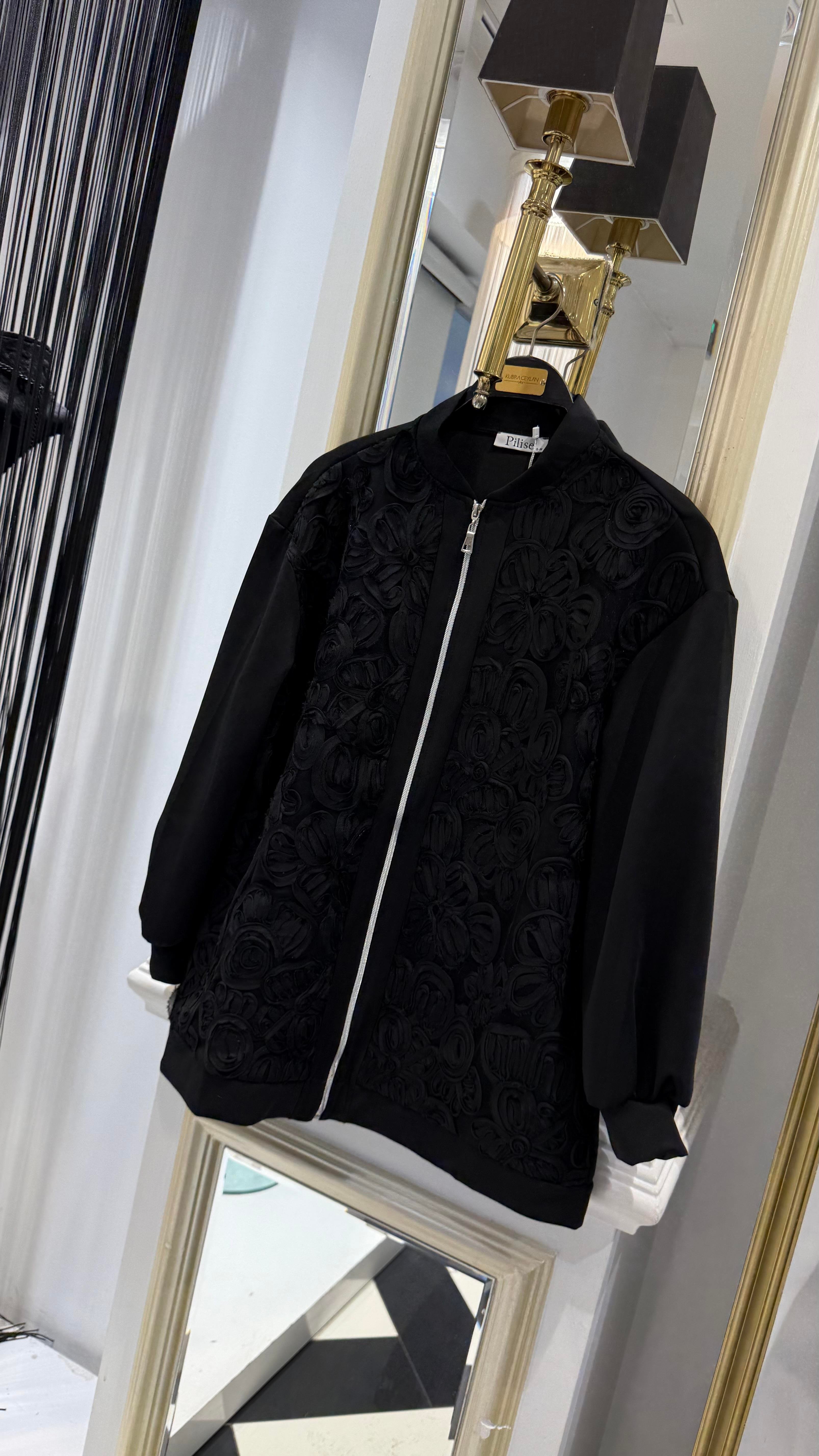 Kabartma Detay Fermuarlı Kap