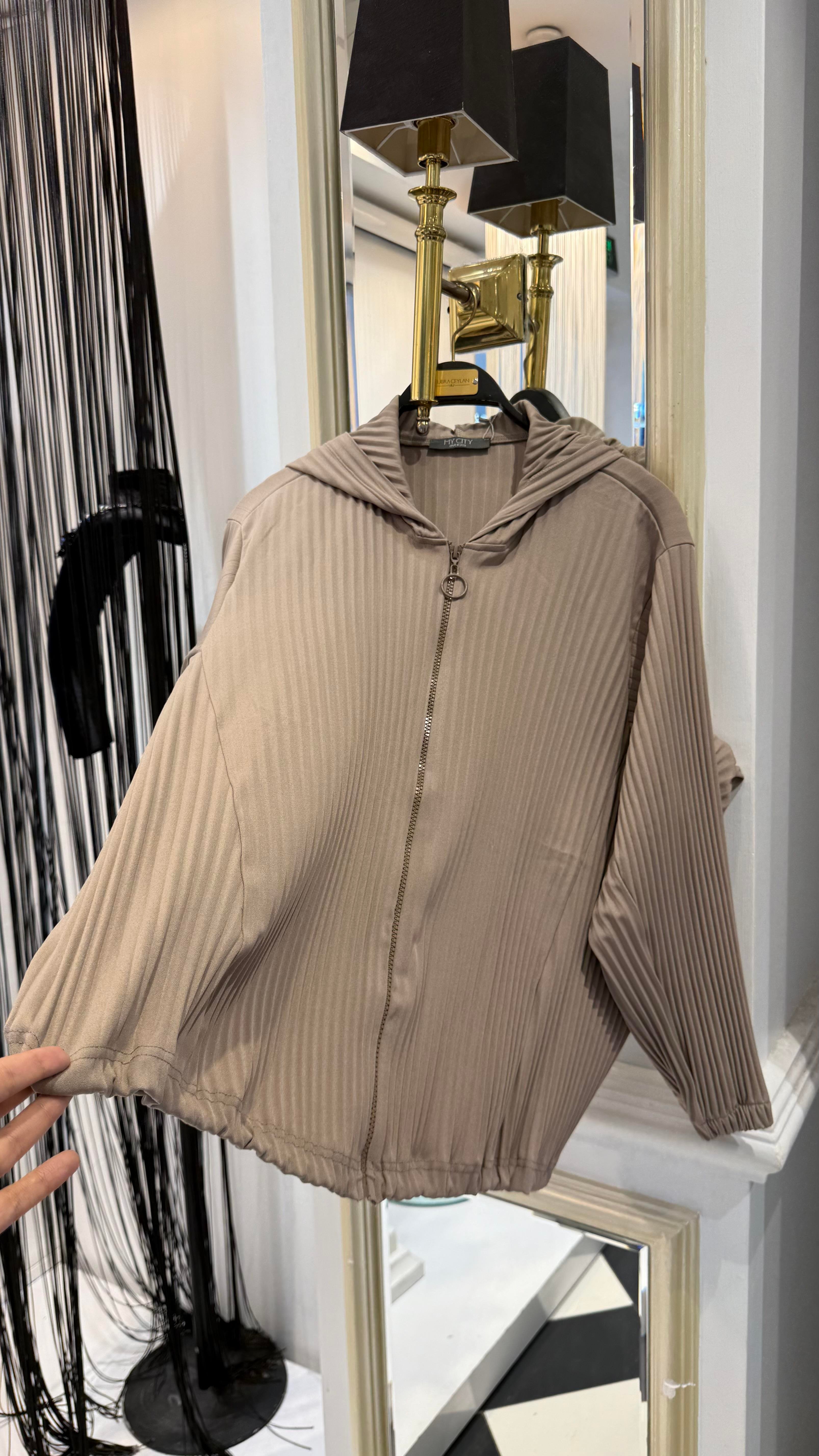 Kapüşonlu Piliseli Kap