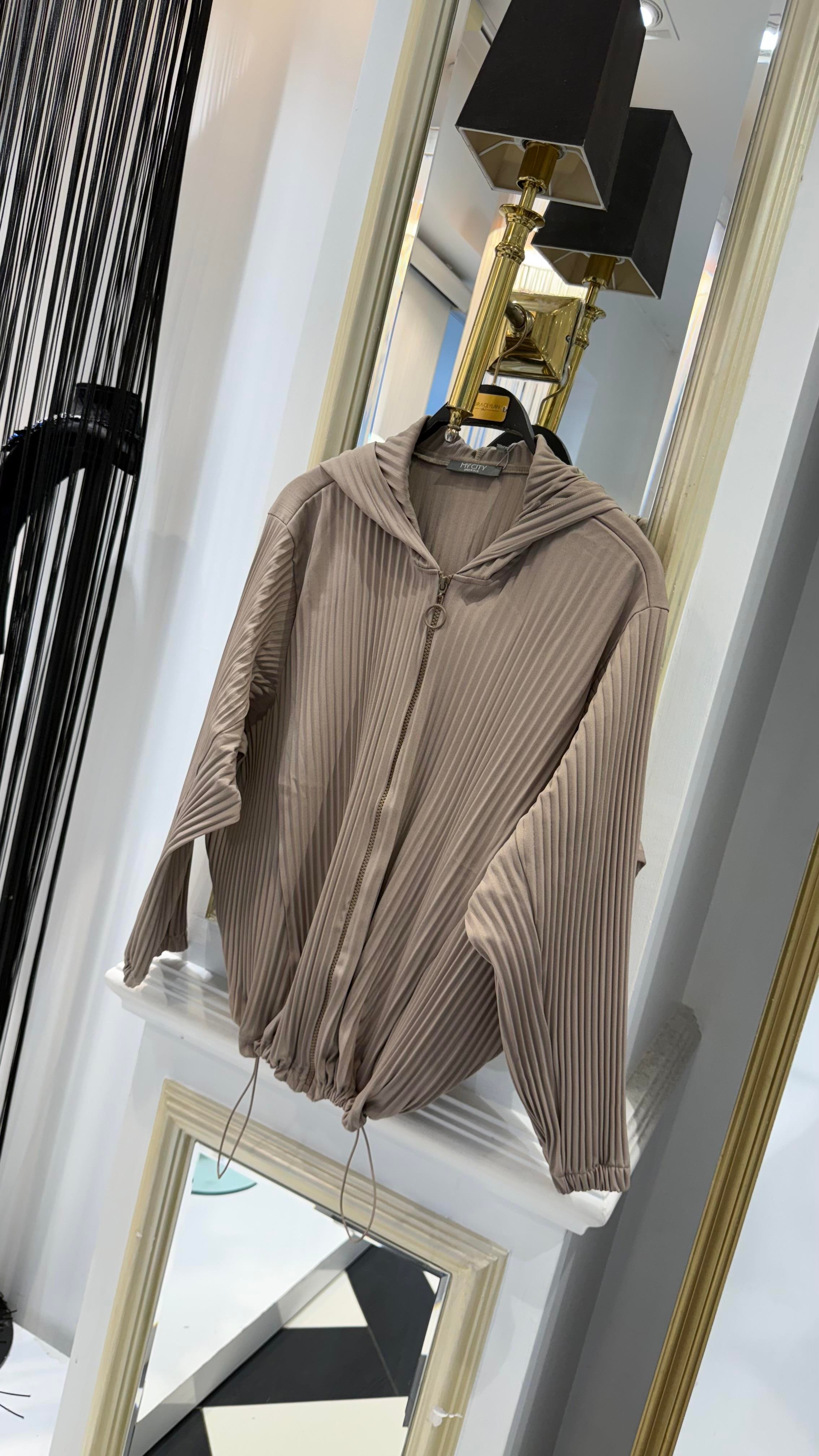 Kapüşonlu Piliseli Kap