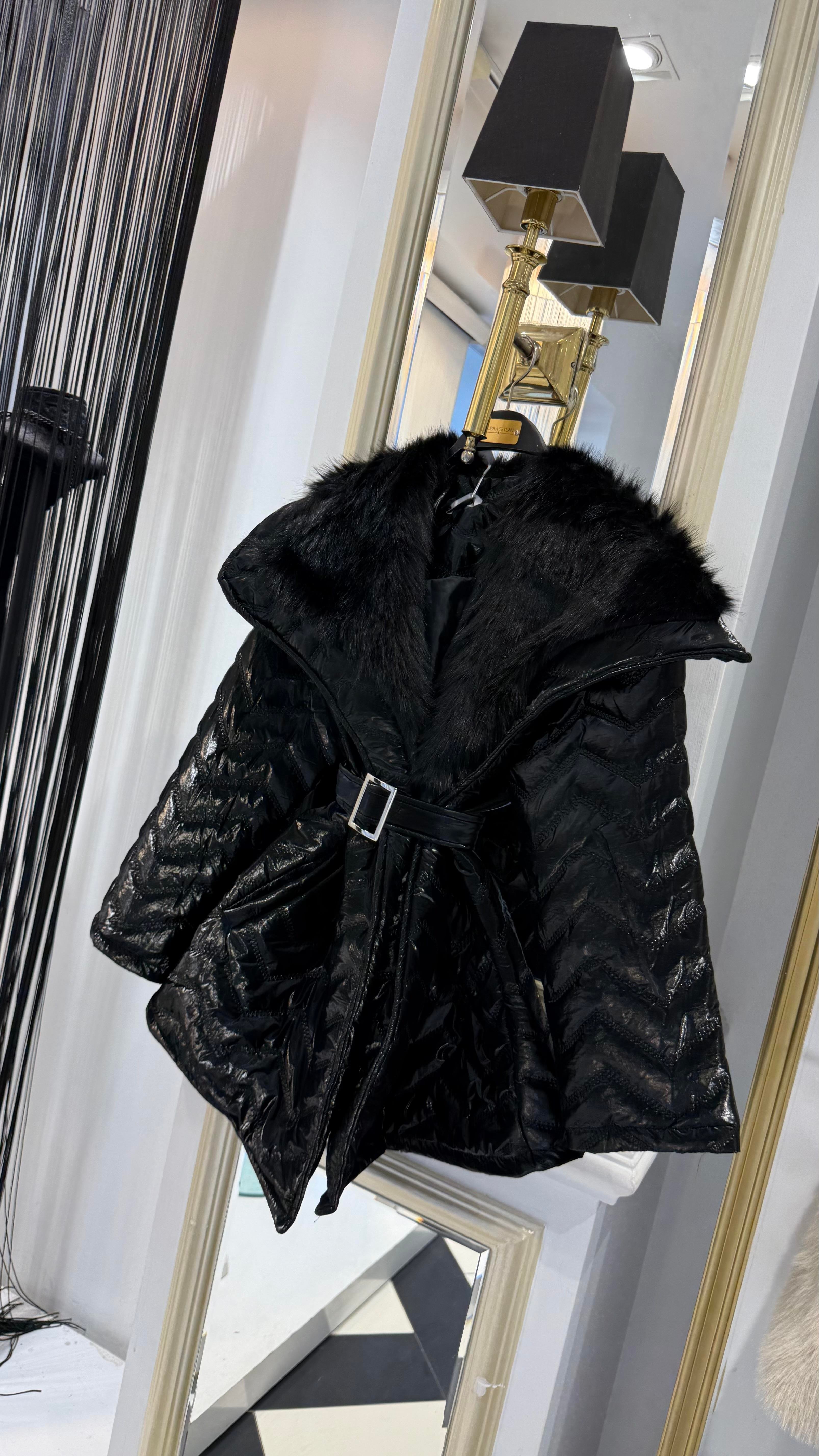 Kürk Yaka Kapitone Mont