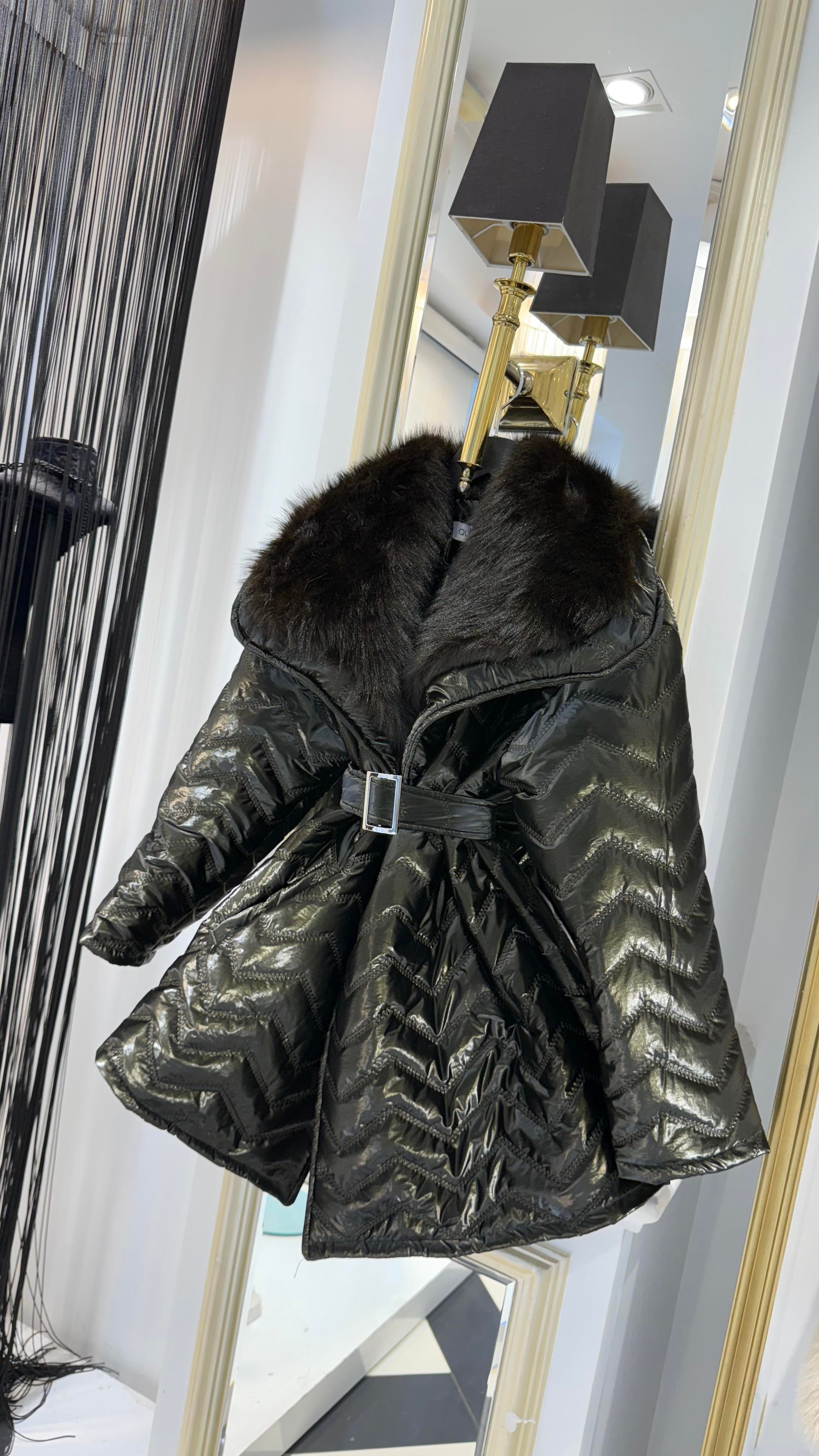 Kürk Yaka Kapitone Mont