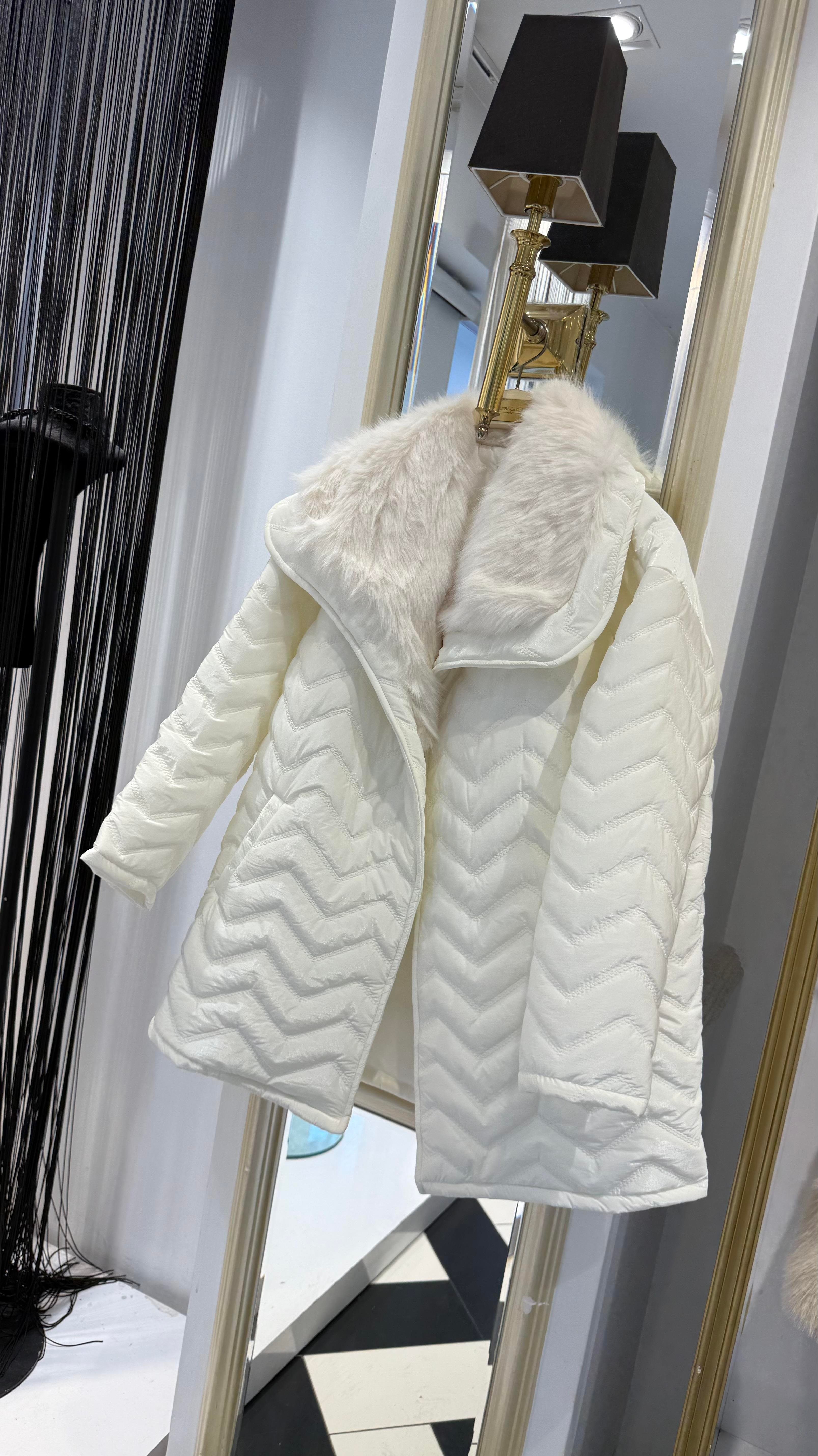 Kürk Yaka Kapitone Mont