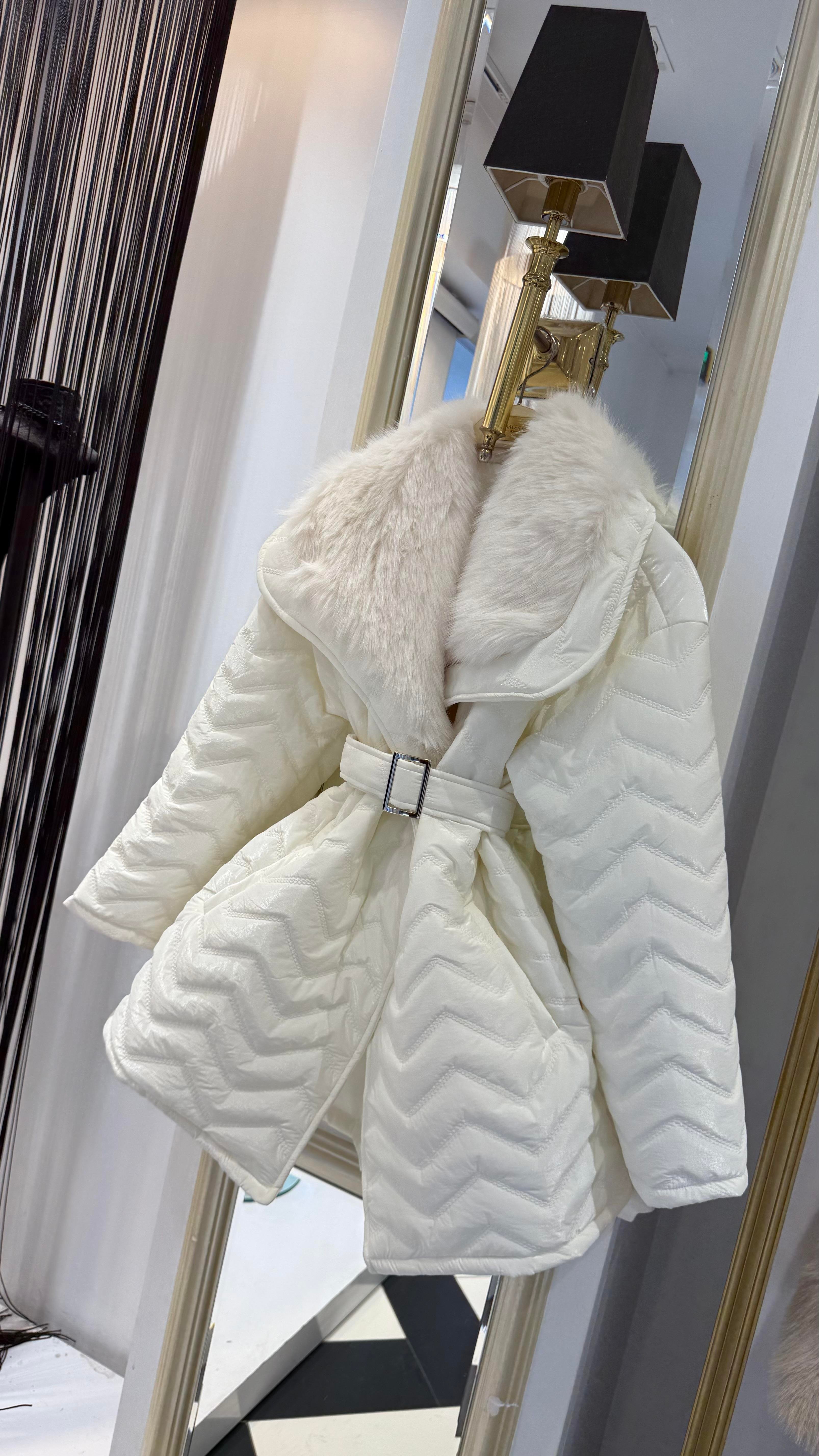 Kürk Yaka Kapitone Mont