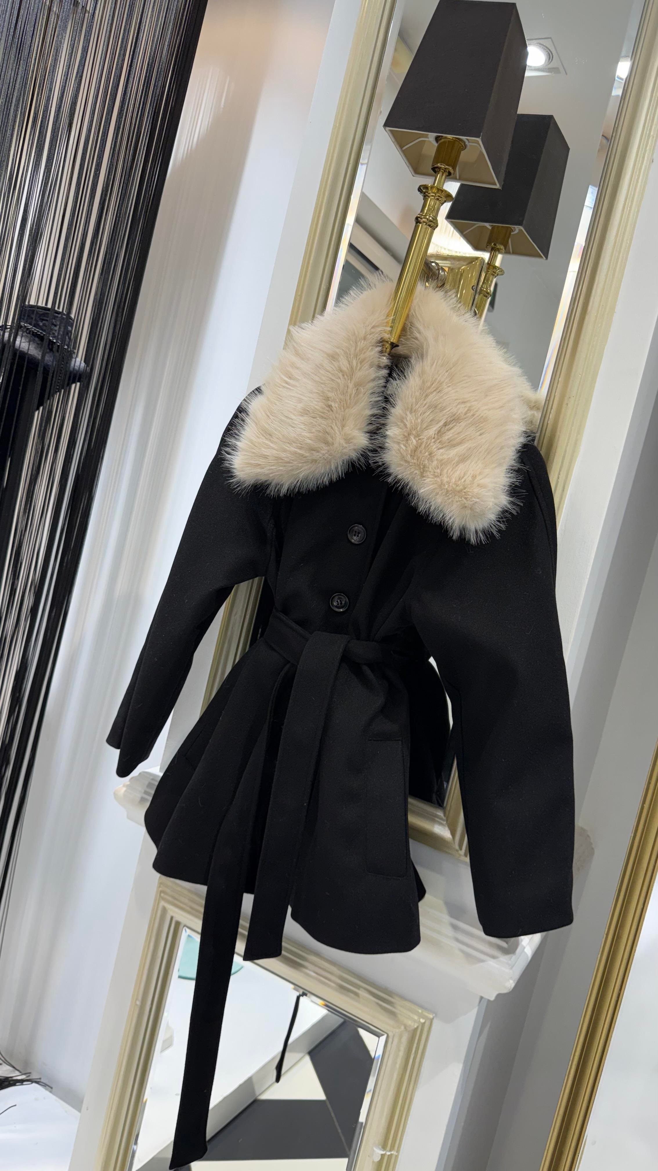 Kürk Yaka Kemerli Ceket