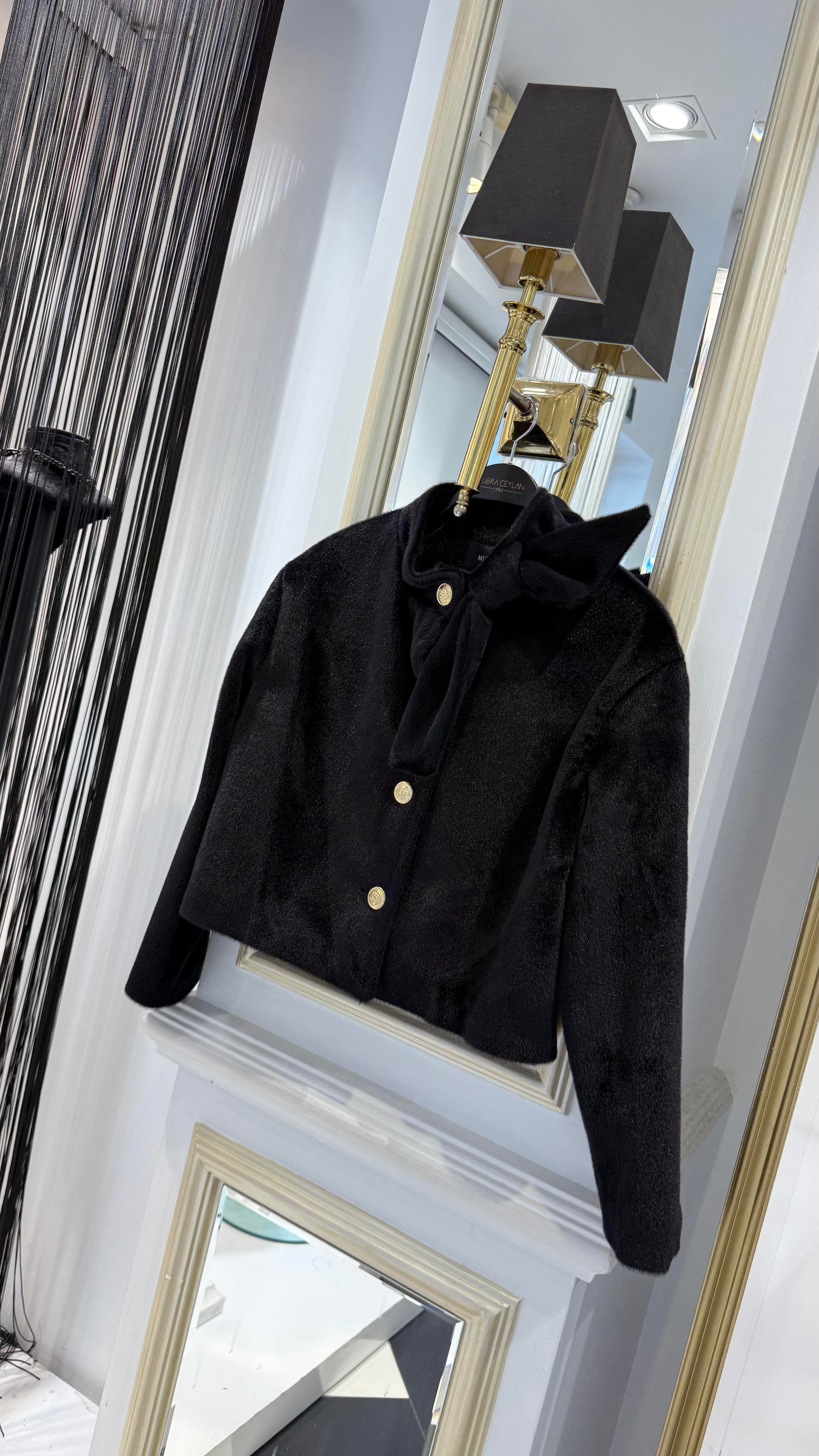 Önü Düğmeli Pelüş Mont