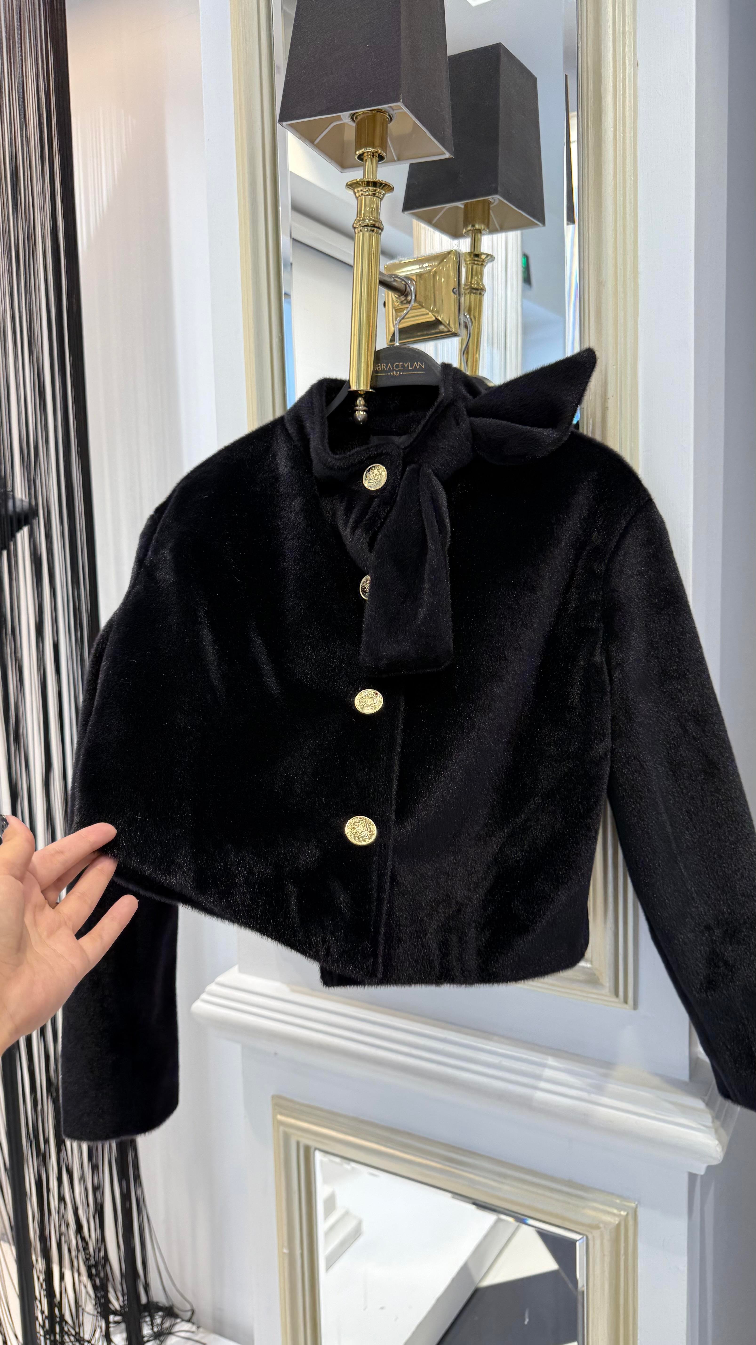 Önü Düğmeli Pelüş Mont