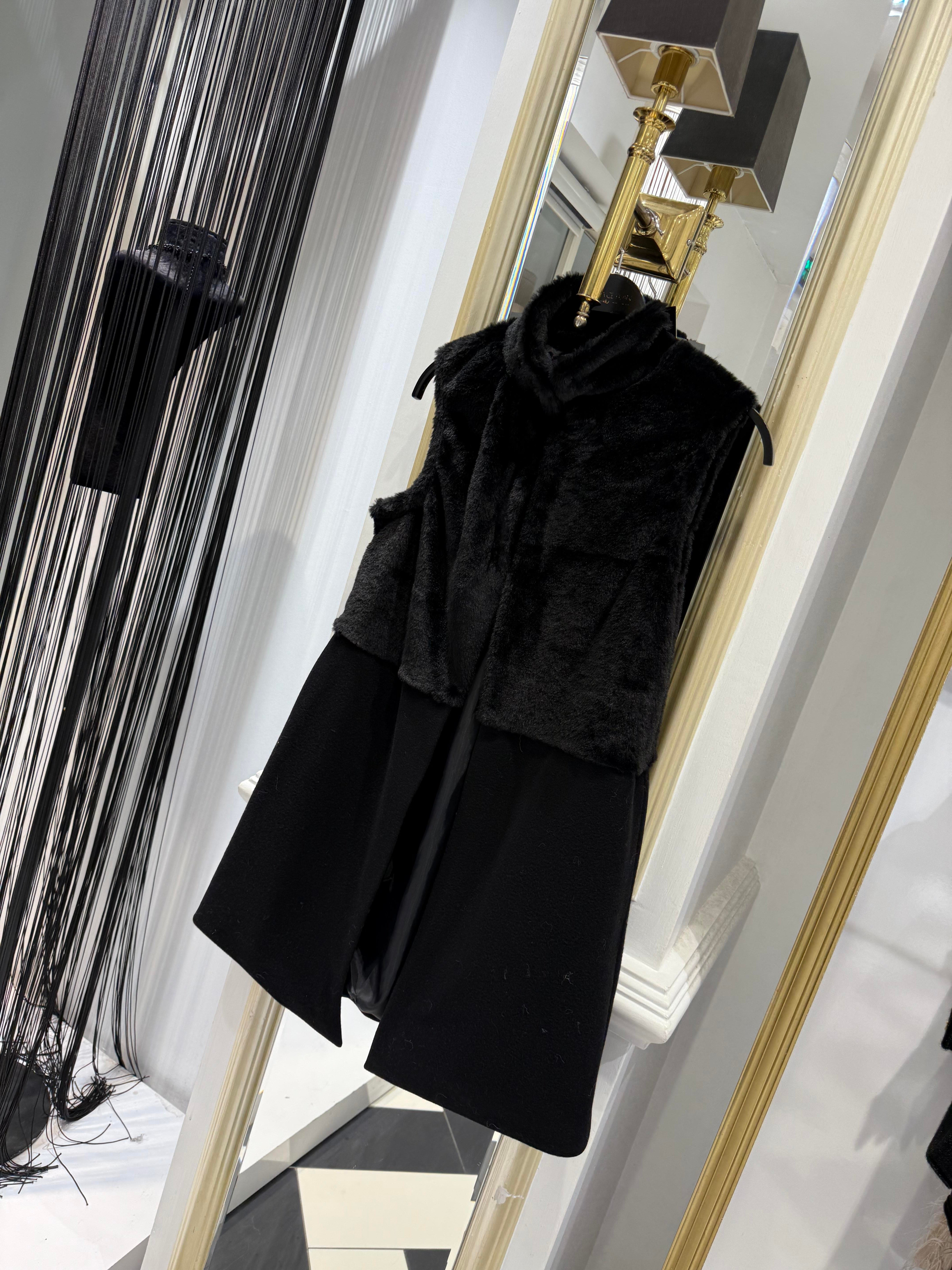 Pelüş Detay Kaşe Yelek