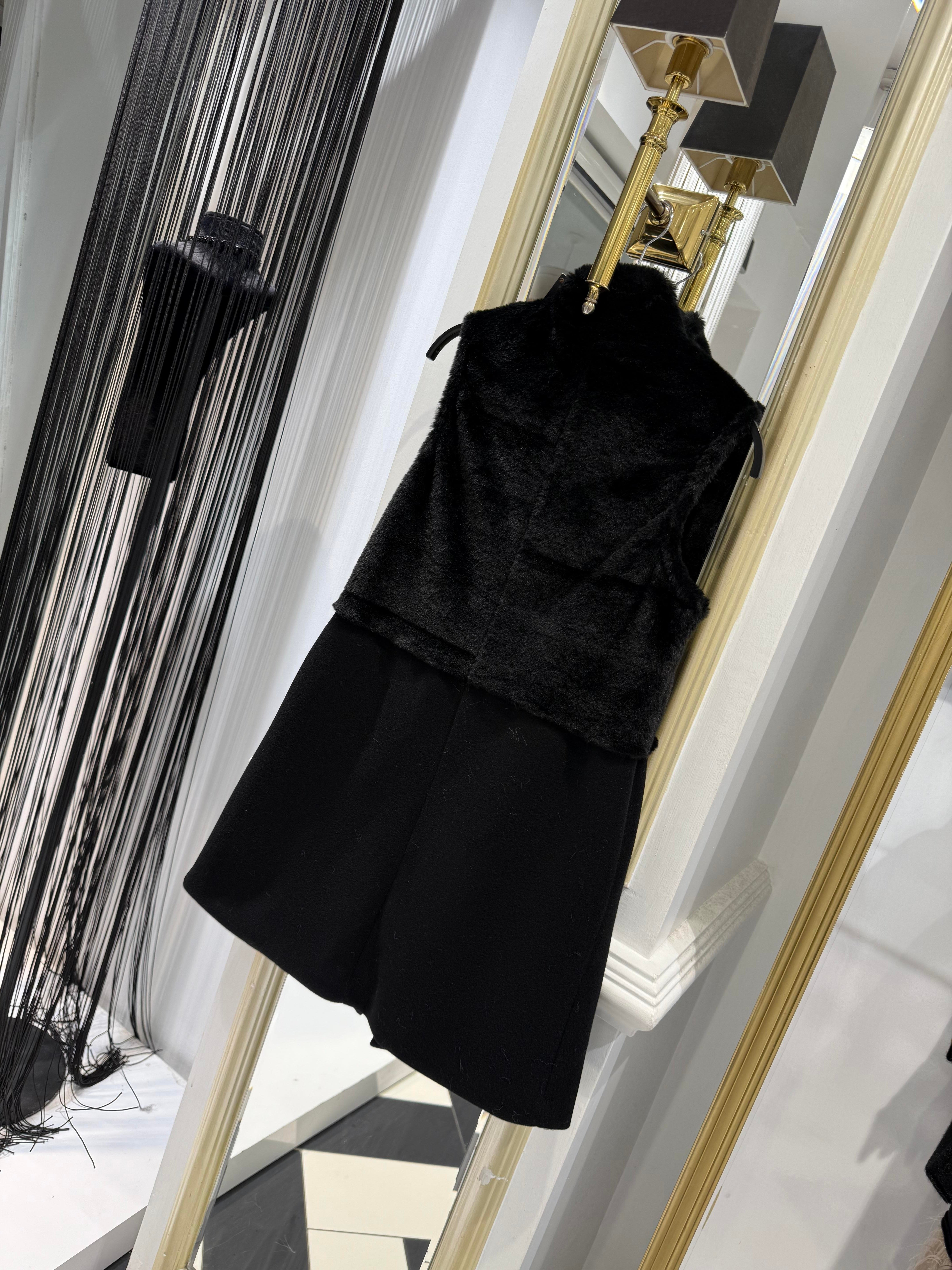 Pelüş Detay Kaşe Yelek