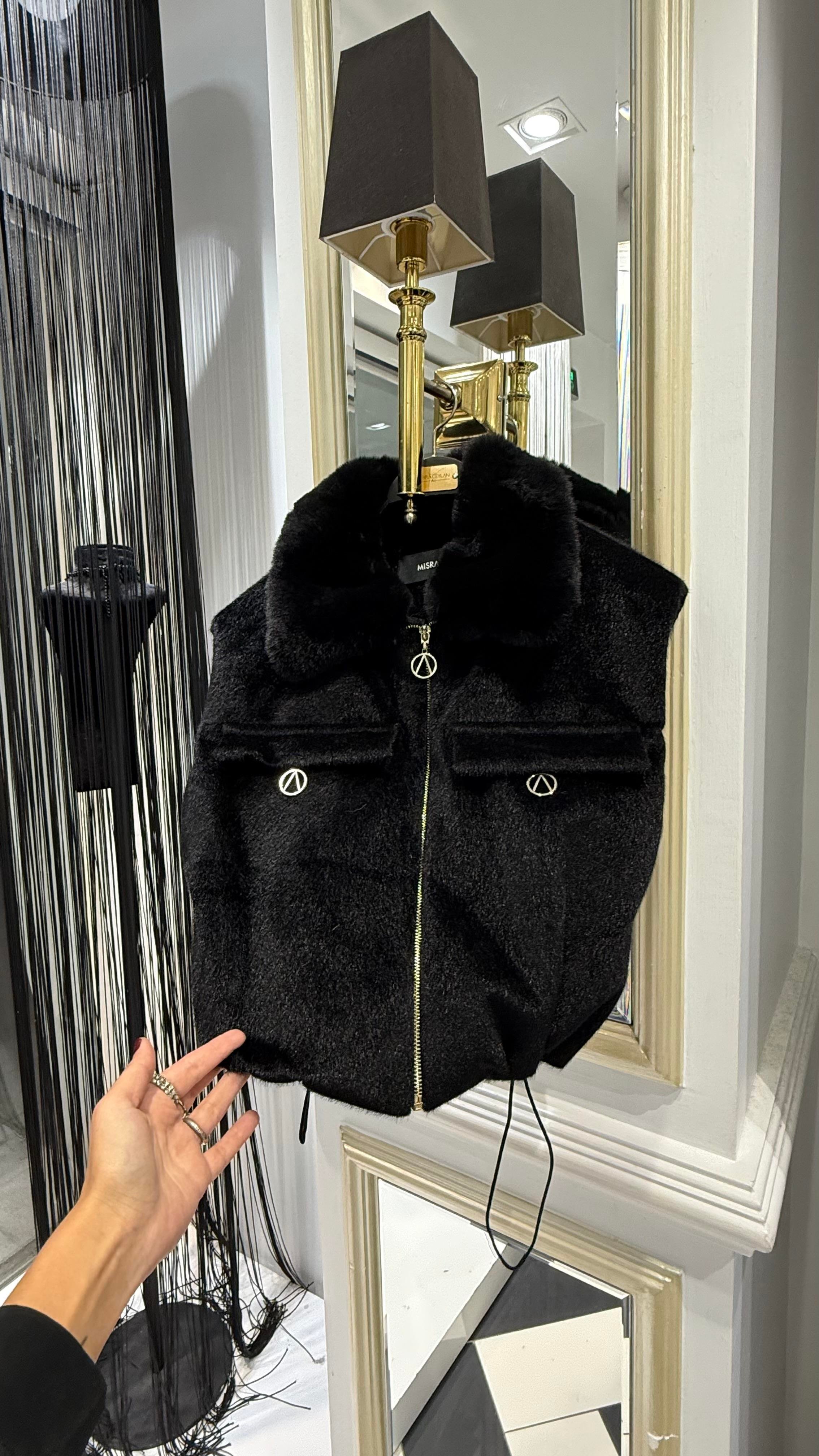 Yakası Kürkli Yelek