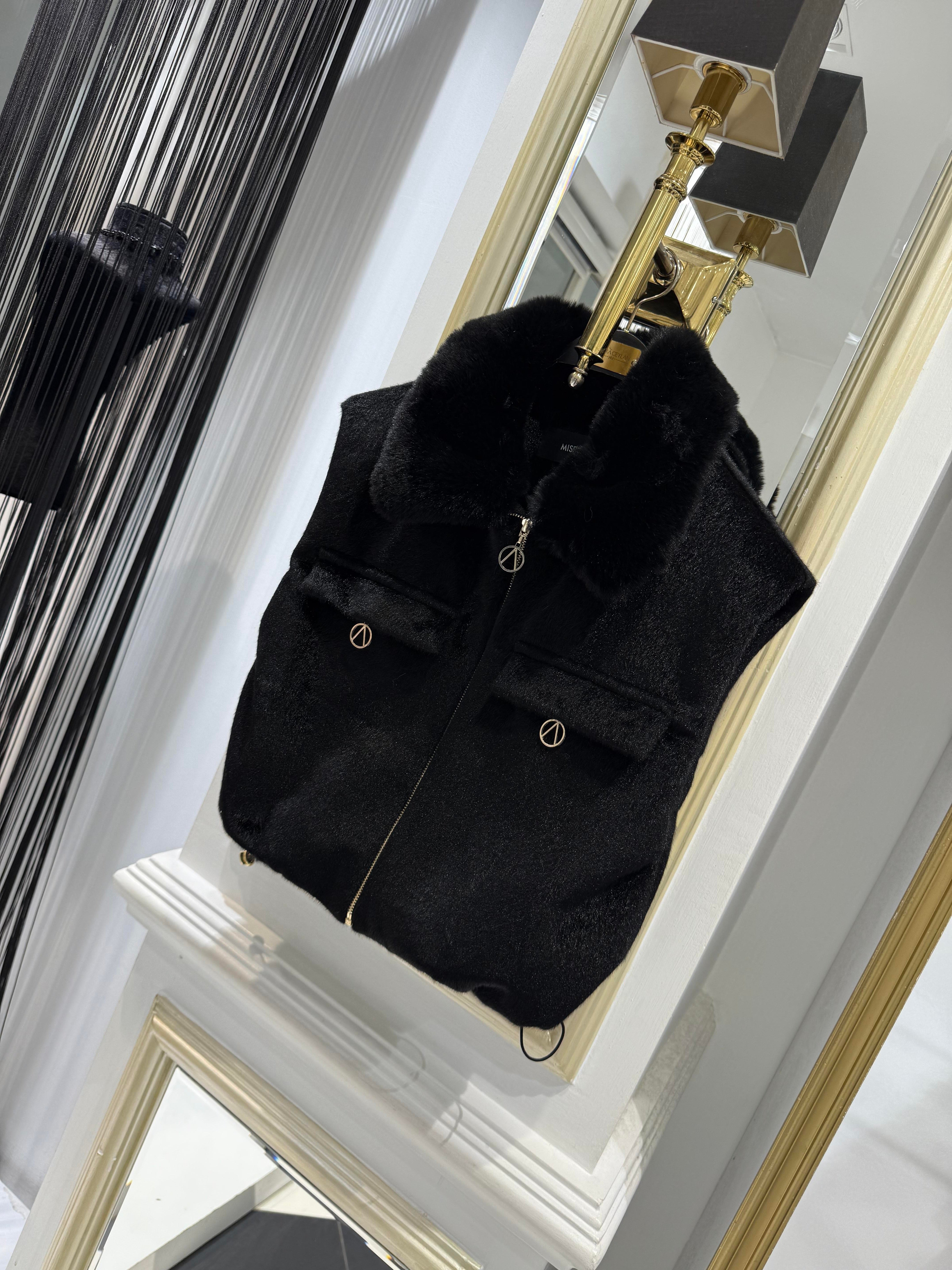 Yakası Kürkli Yelek