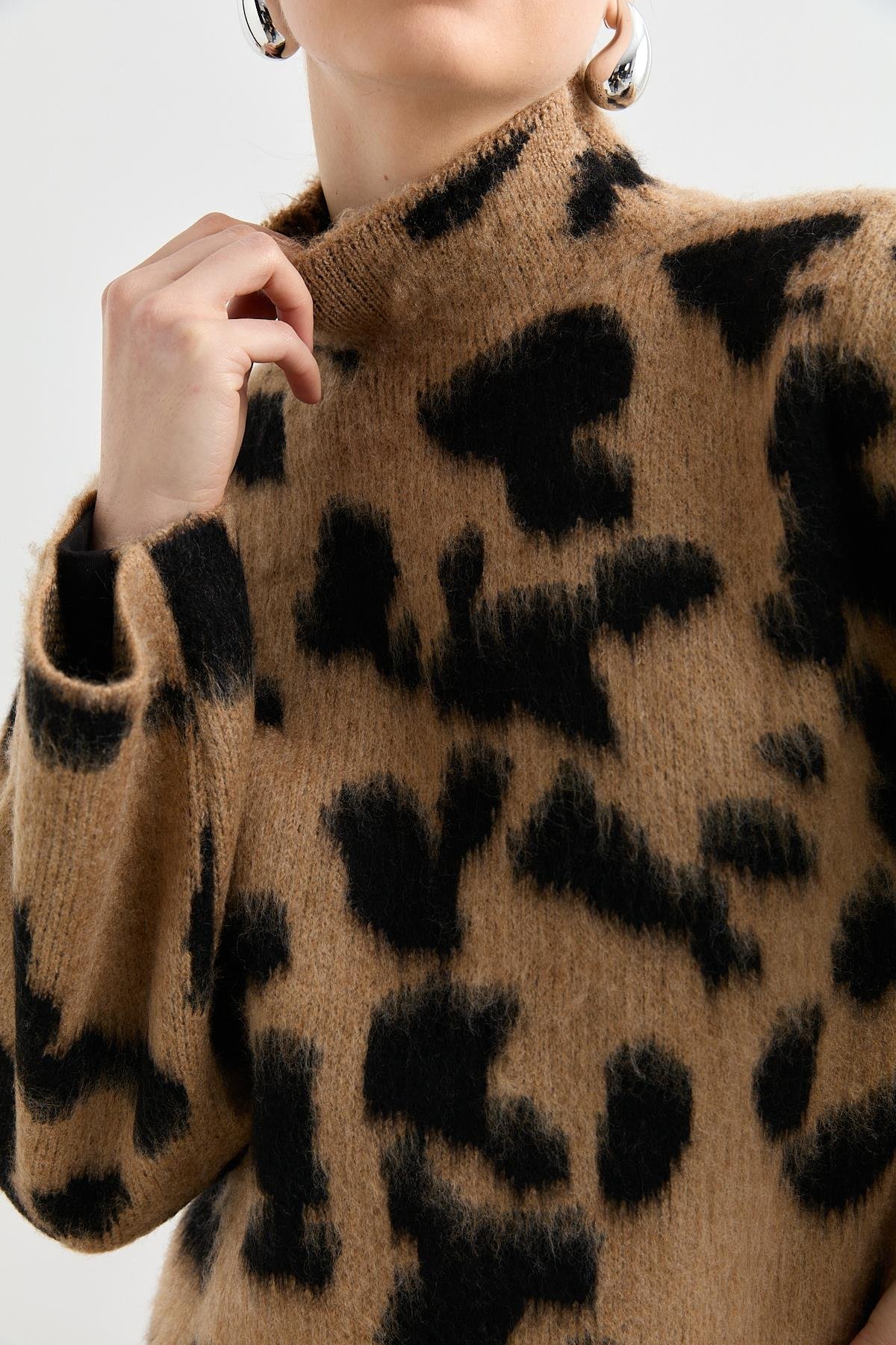 10112 DIK YAKA LEOPAR DESENLI KAZAK