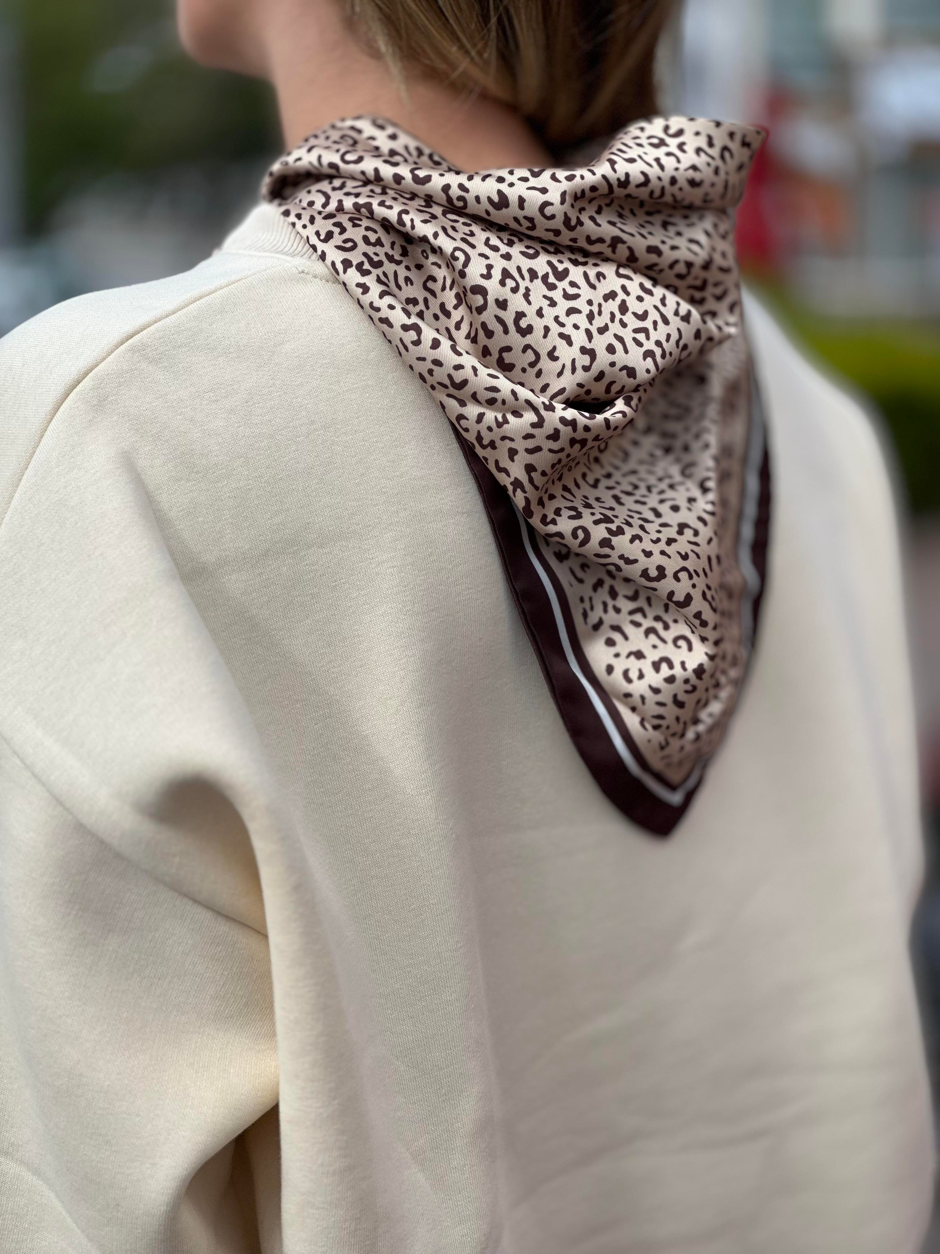 1026 FLARLI SWEAT