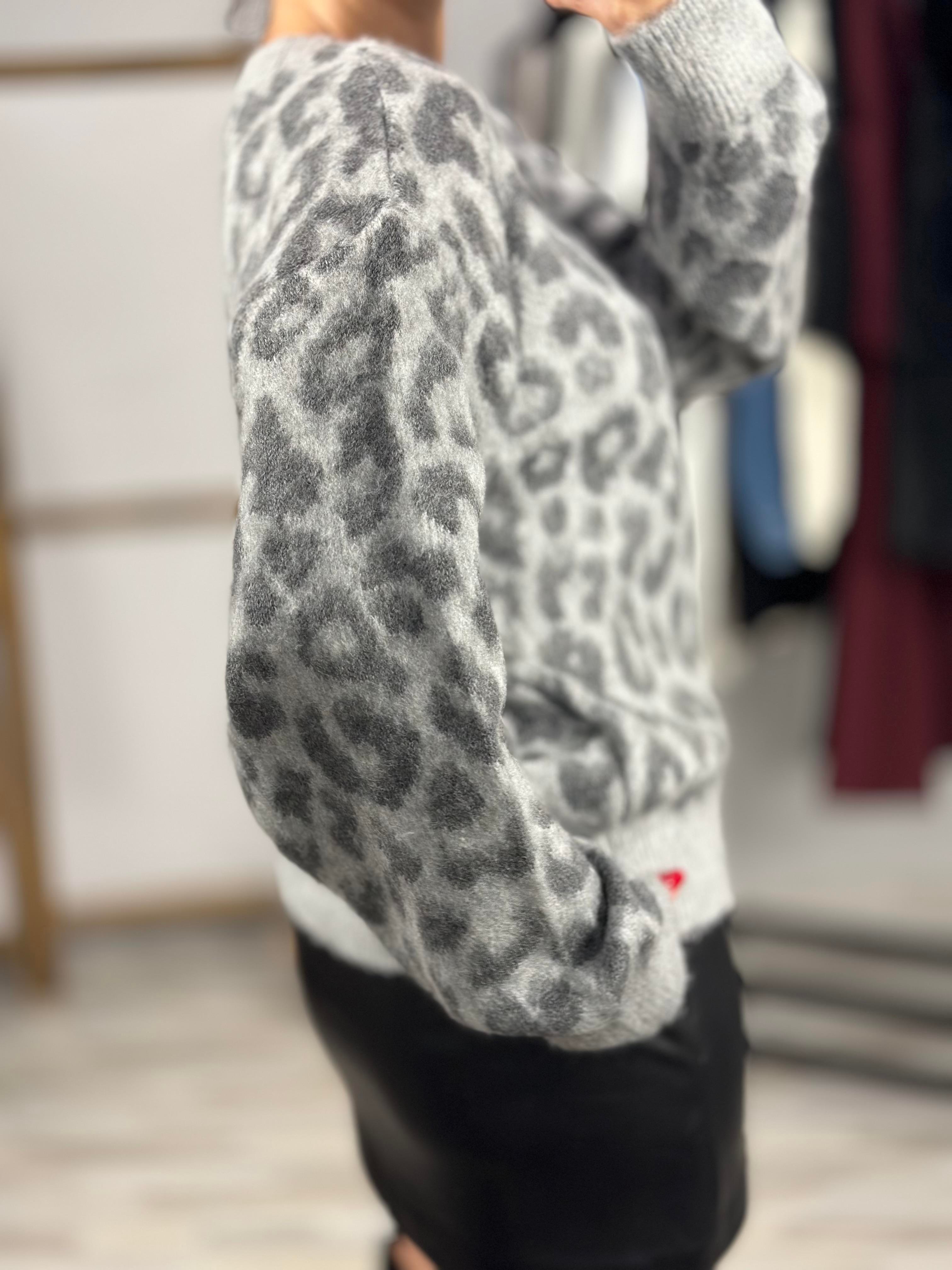 10632 BISIKLET YAKA LEOPAR SARDONLU TRIKO KAZAK