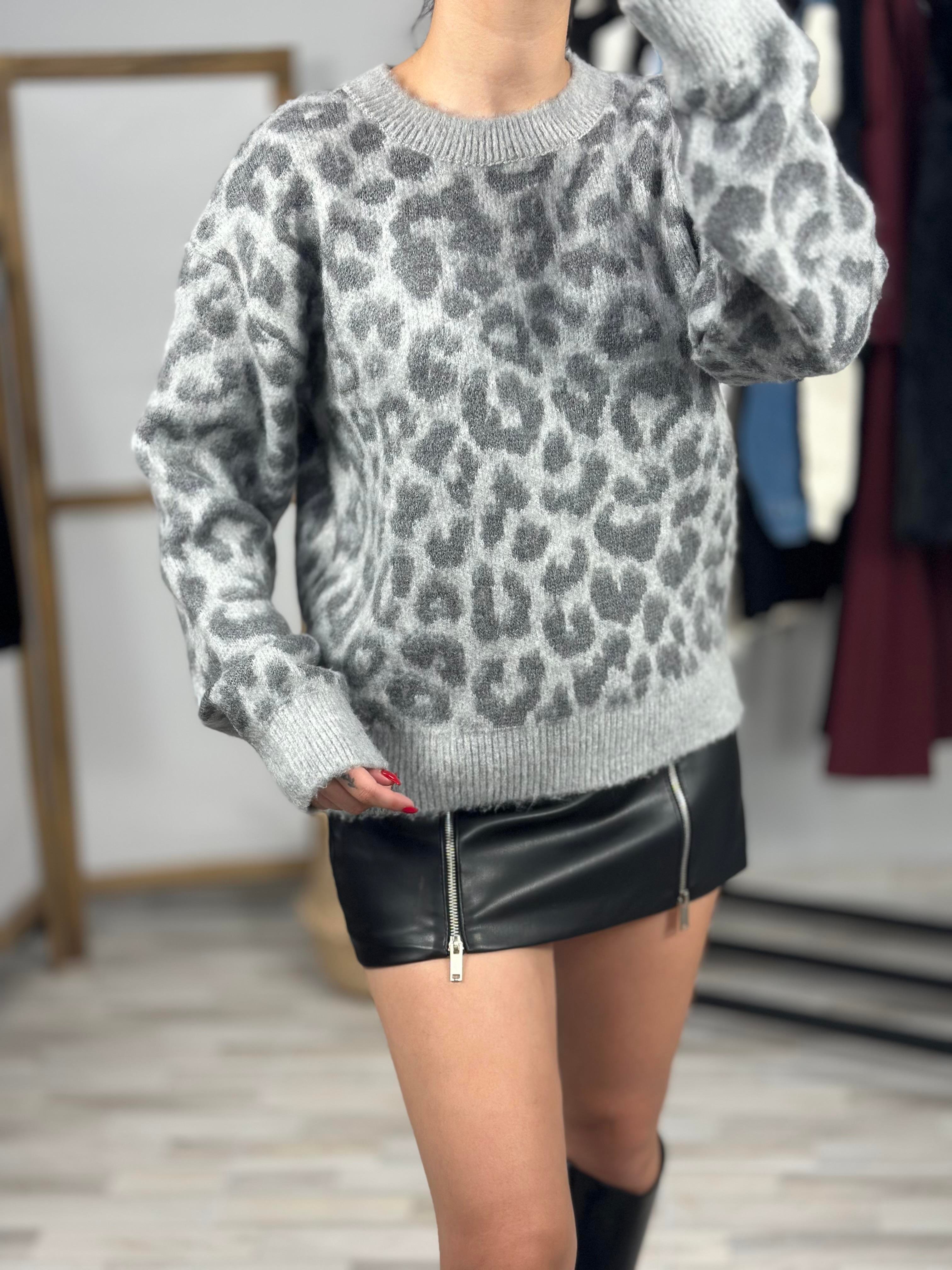 10632 BISIKLET YAKA LEOPAR SARDONLU TRIKO KAZAK