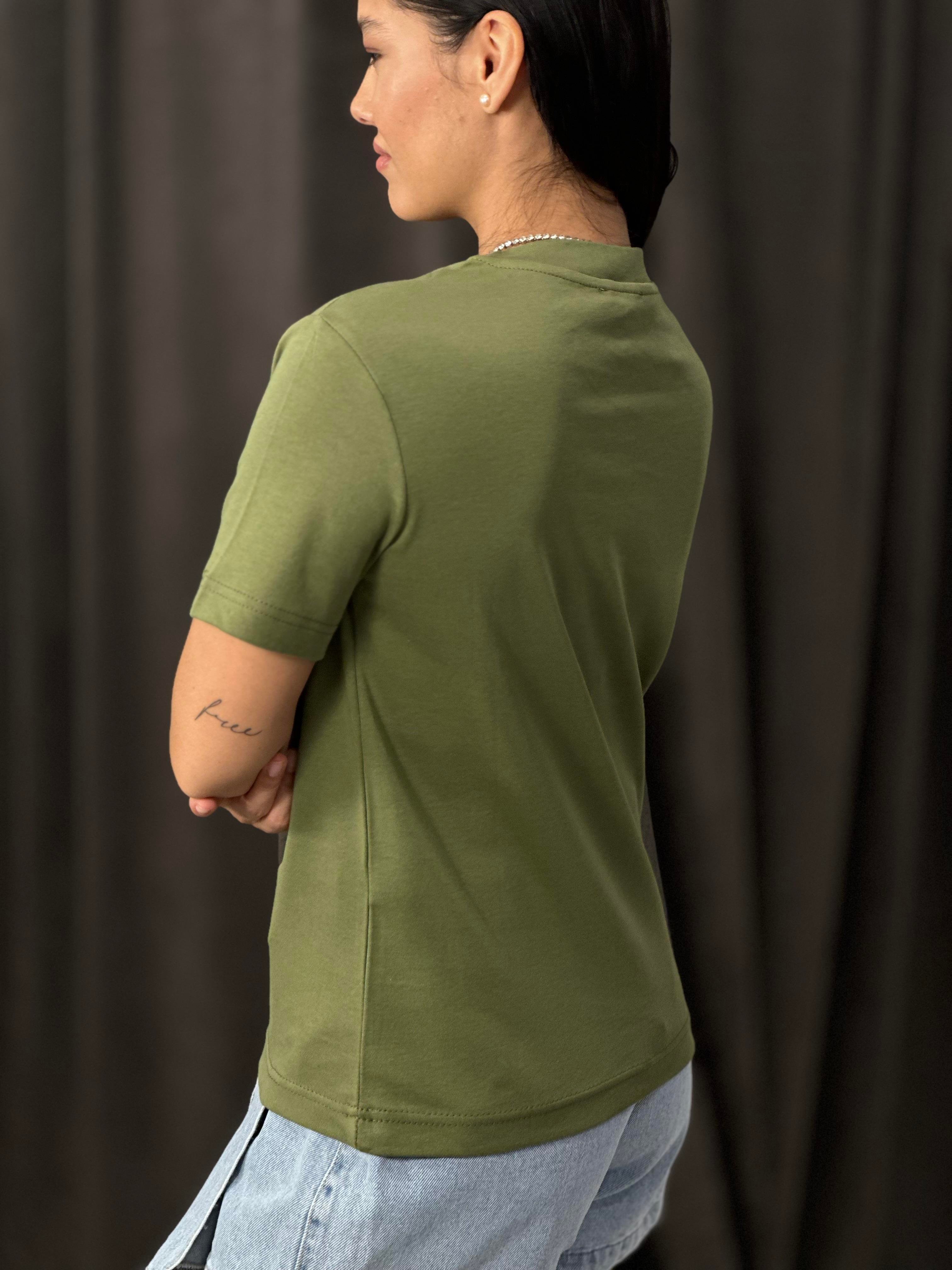 122526 BASIC TSHIRT