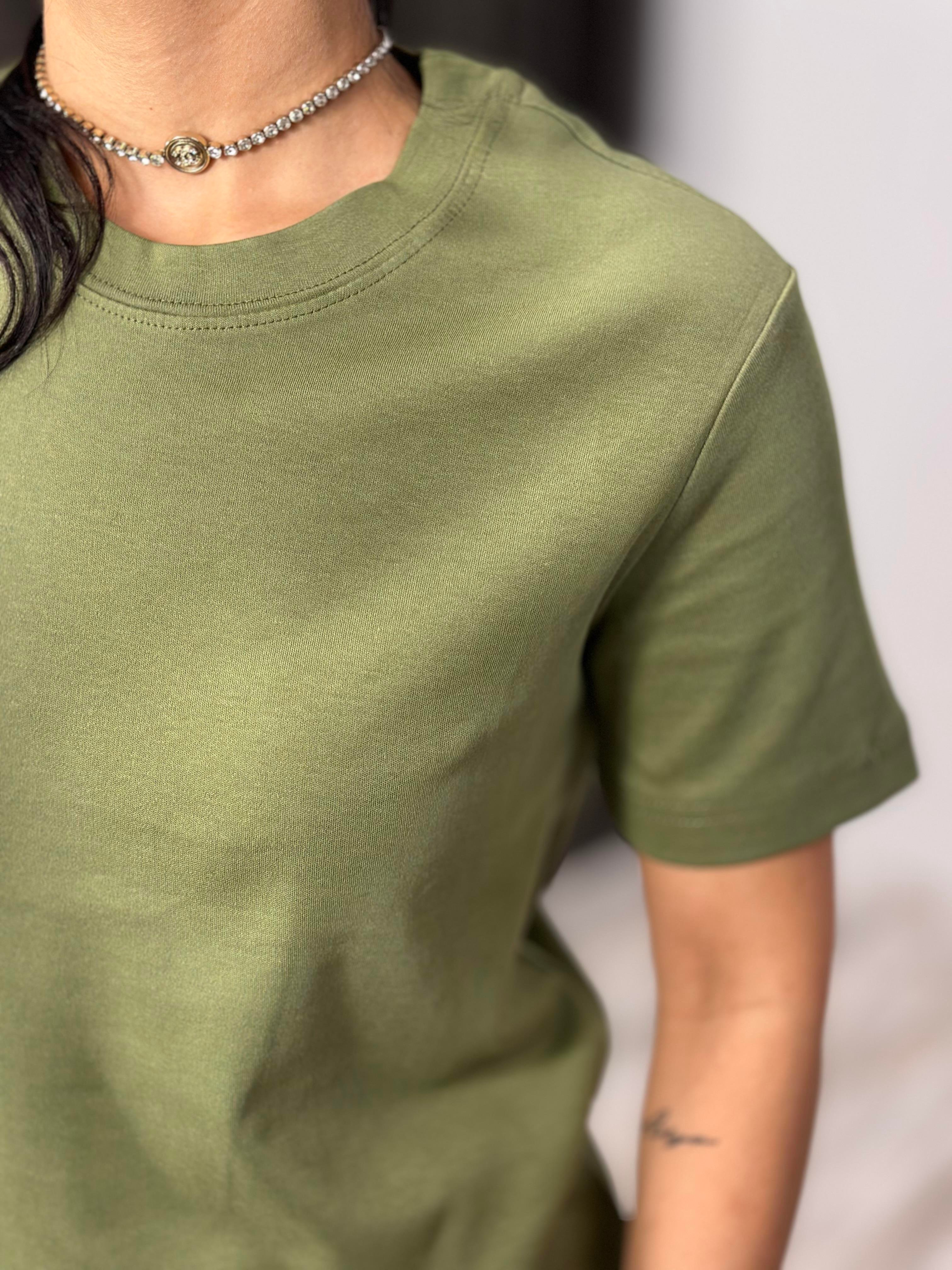 122526 BASIC TSHIRT