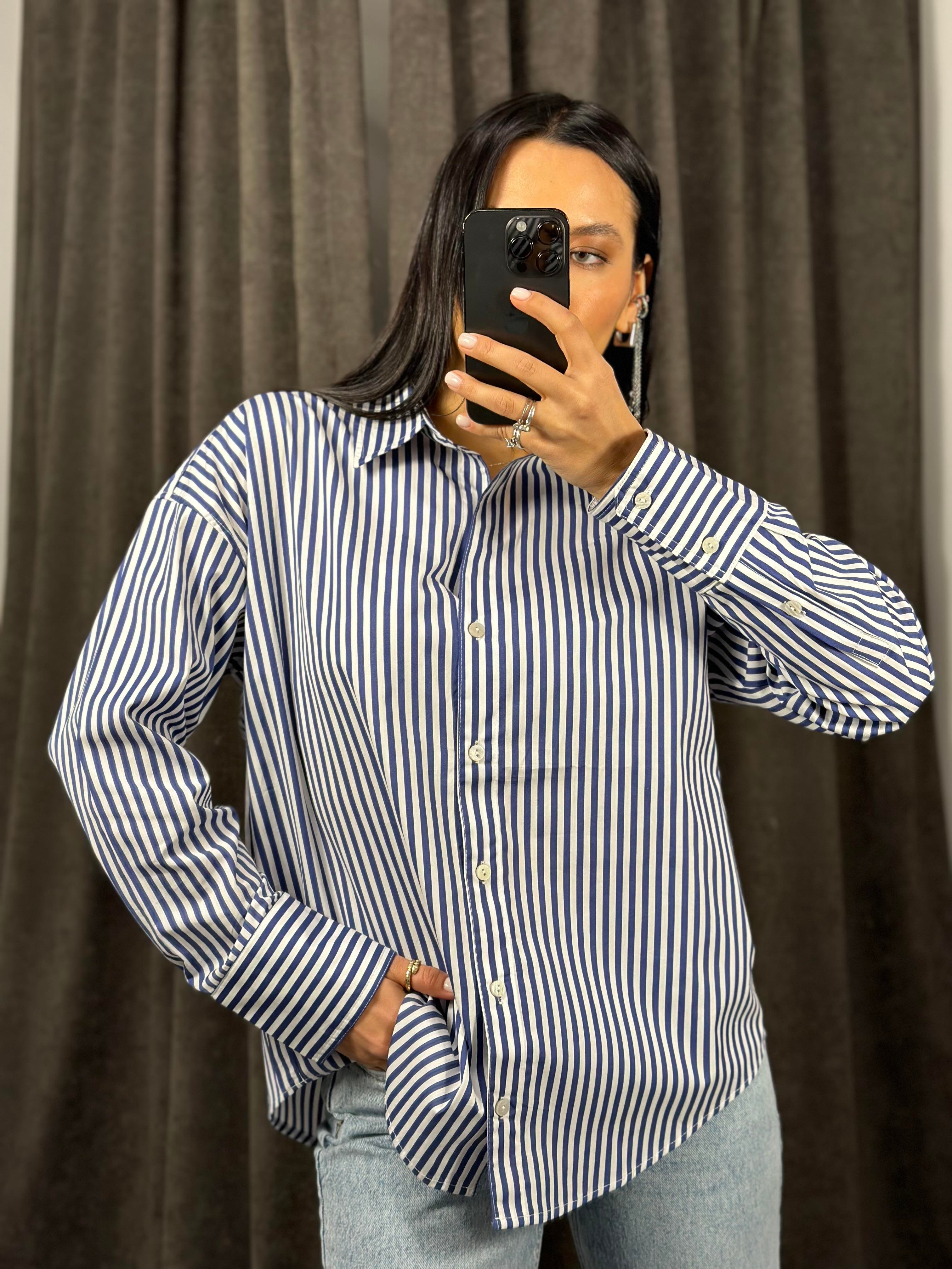 16015 CIZGILI GOMLEK