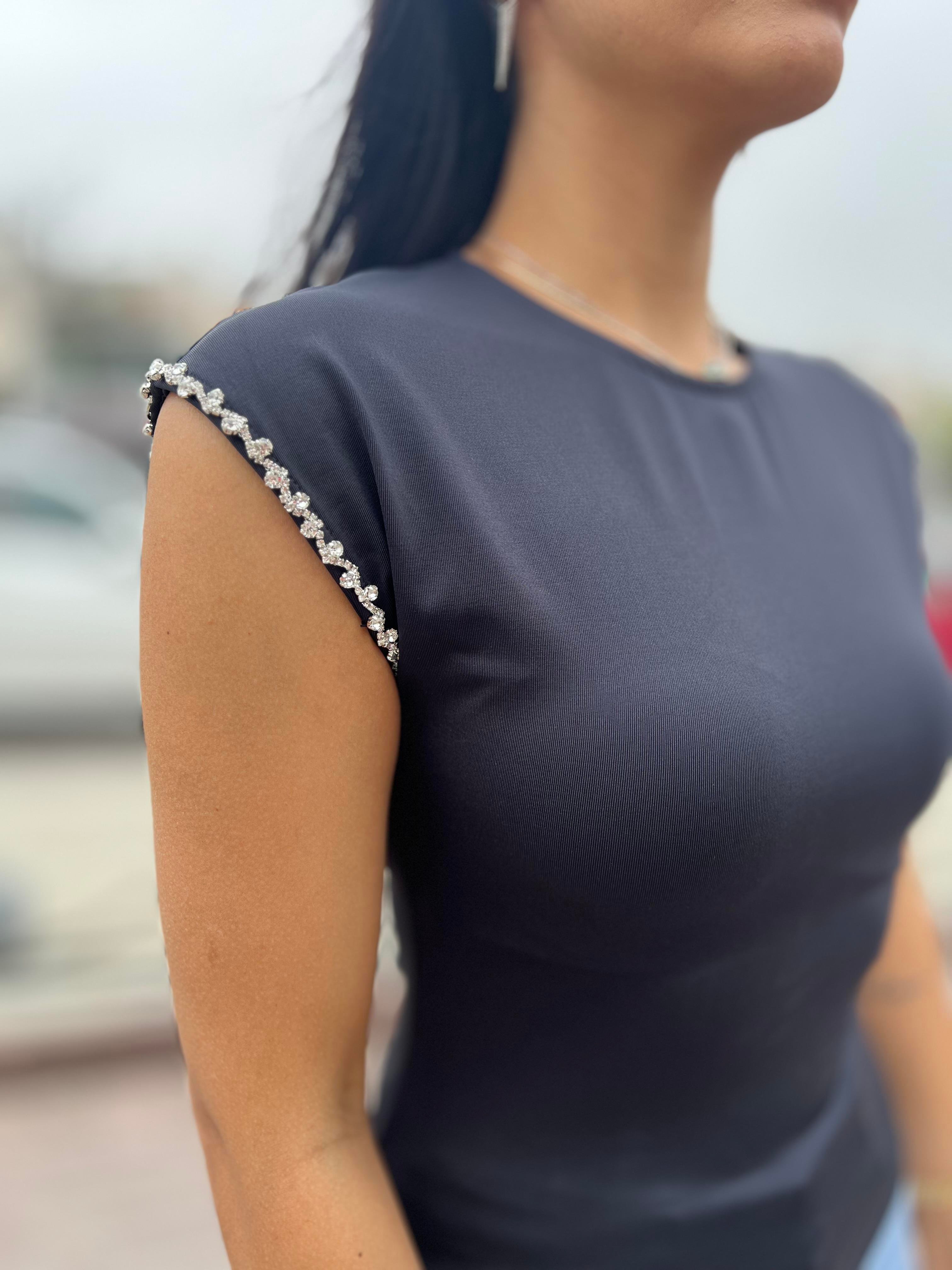 16218 KOLU TASLI TSHIRT