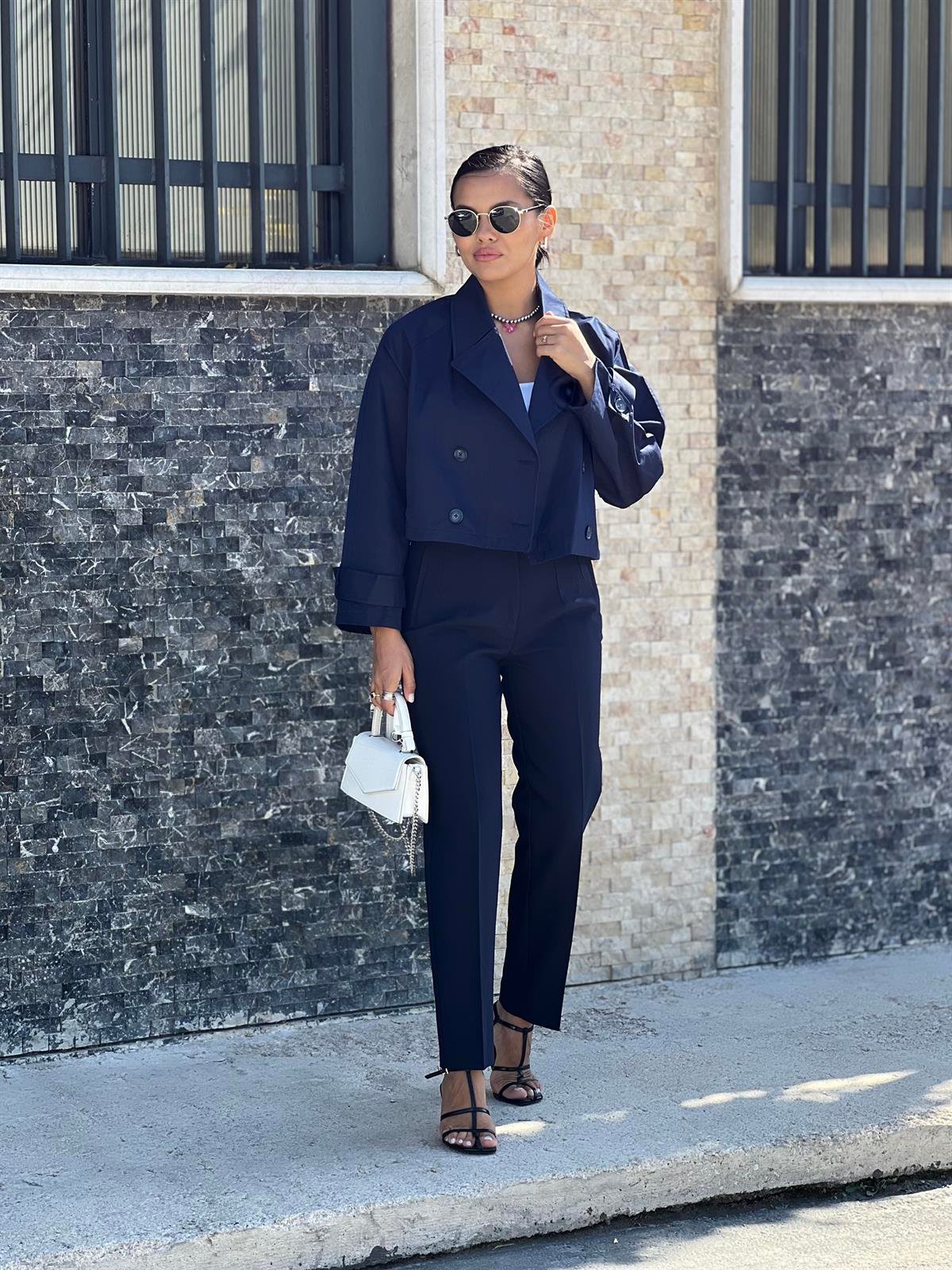 235048 CROP ZR TRENCH