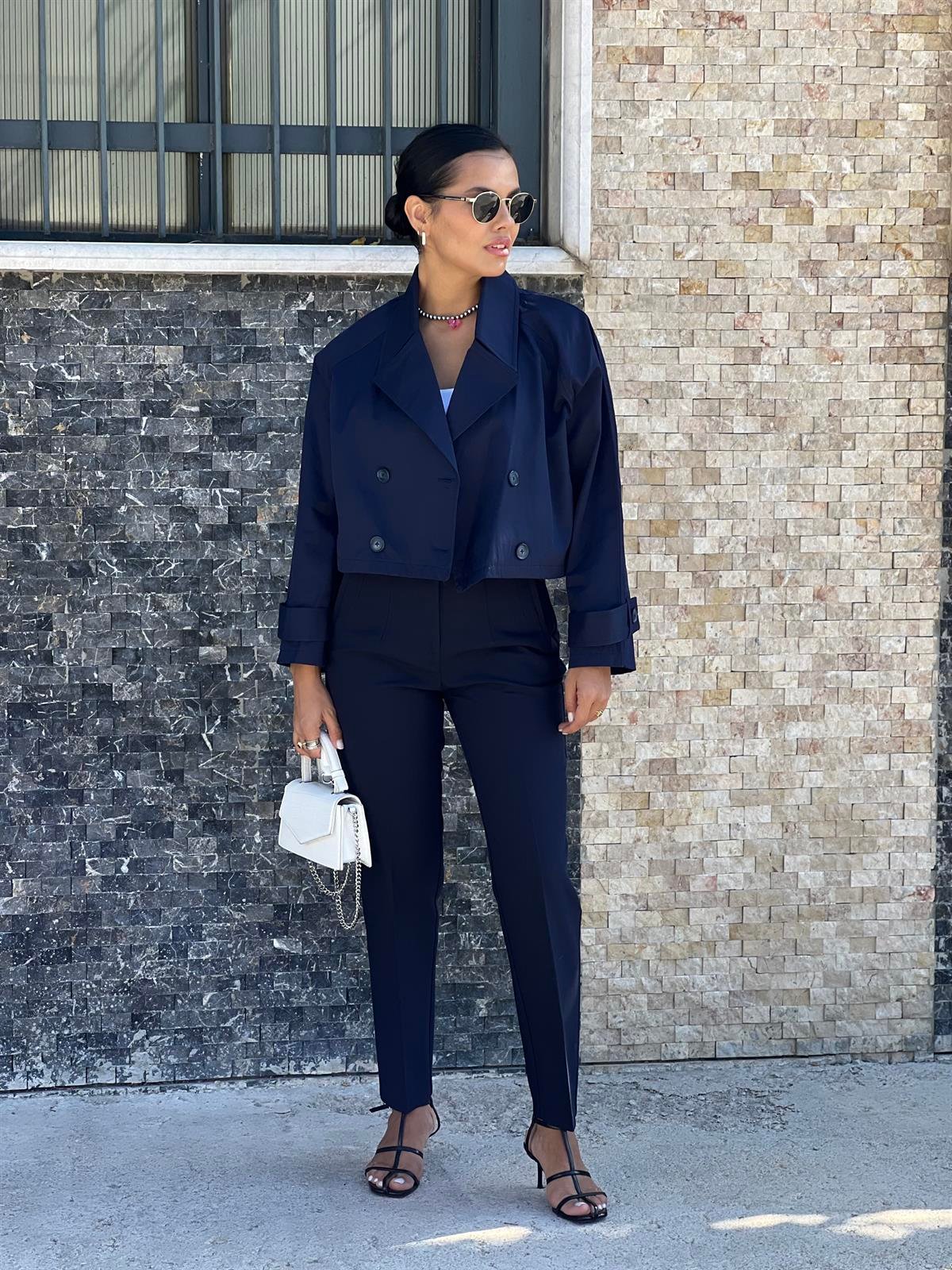 235048 CROP ZR TRENCH