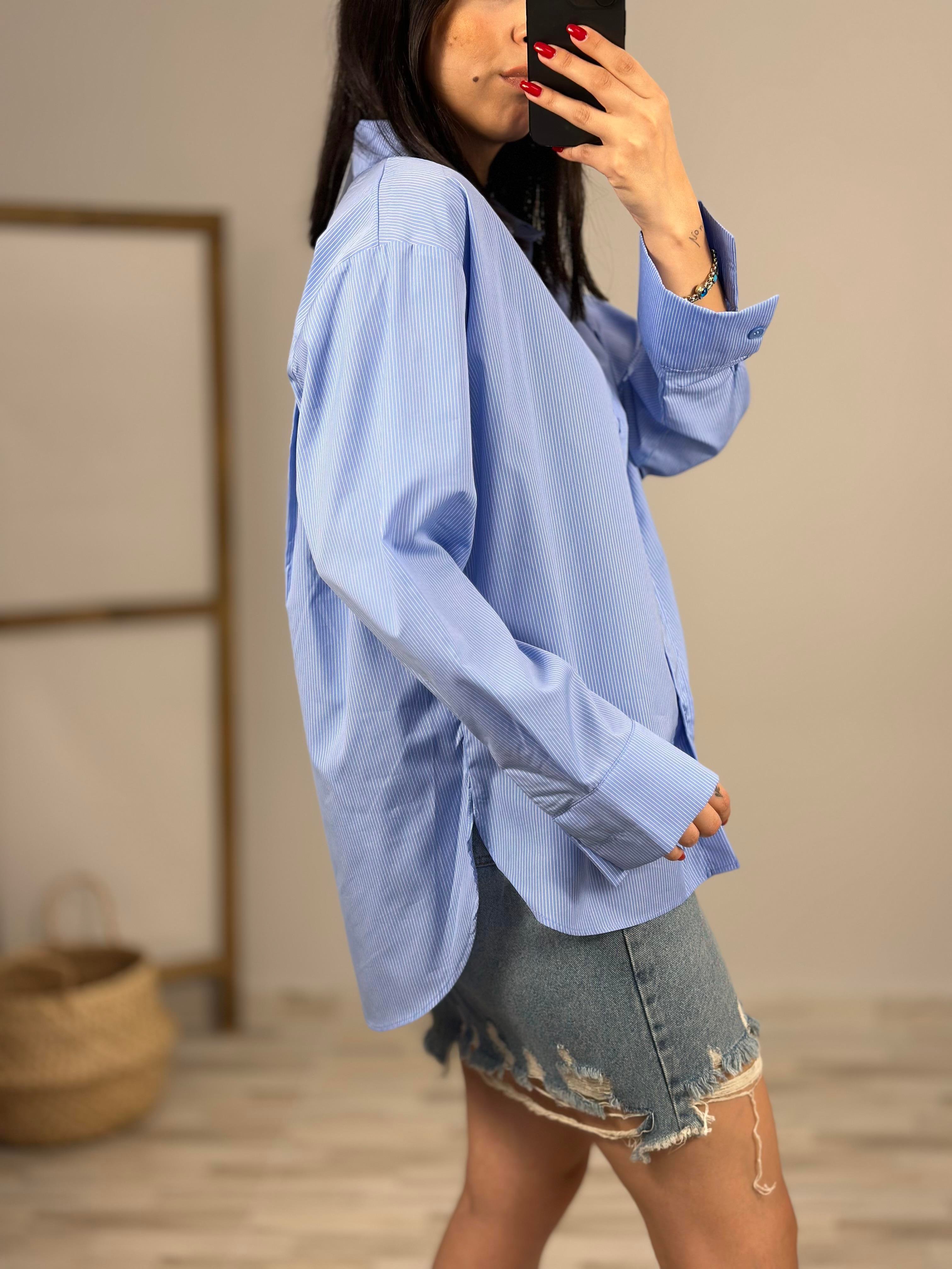 243005 CIZGILI GOMLEK