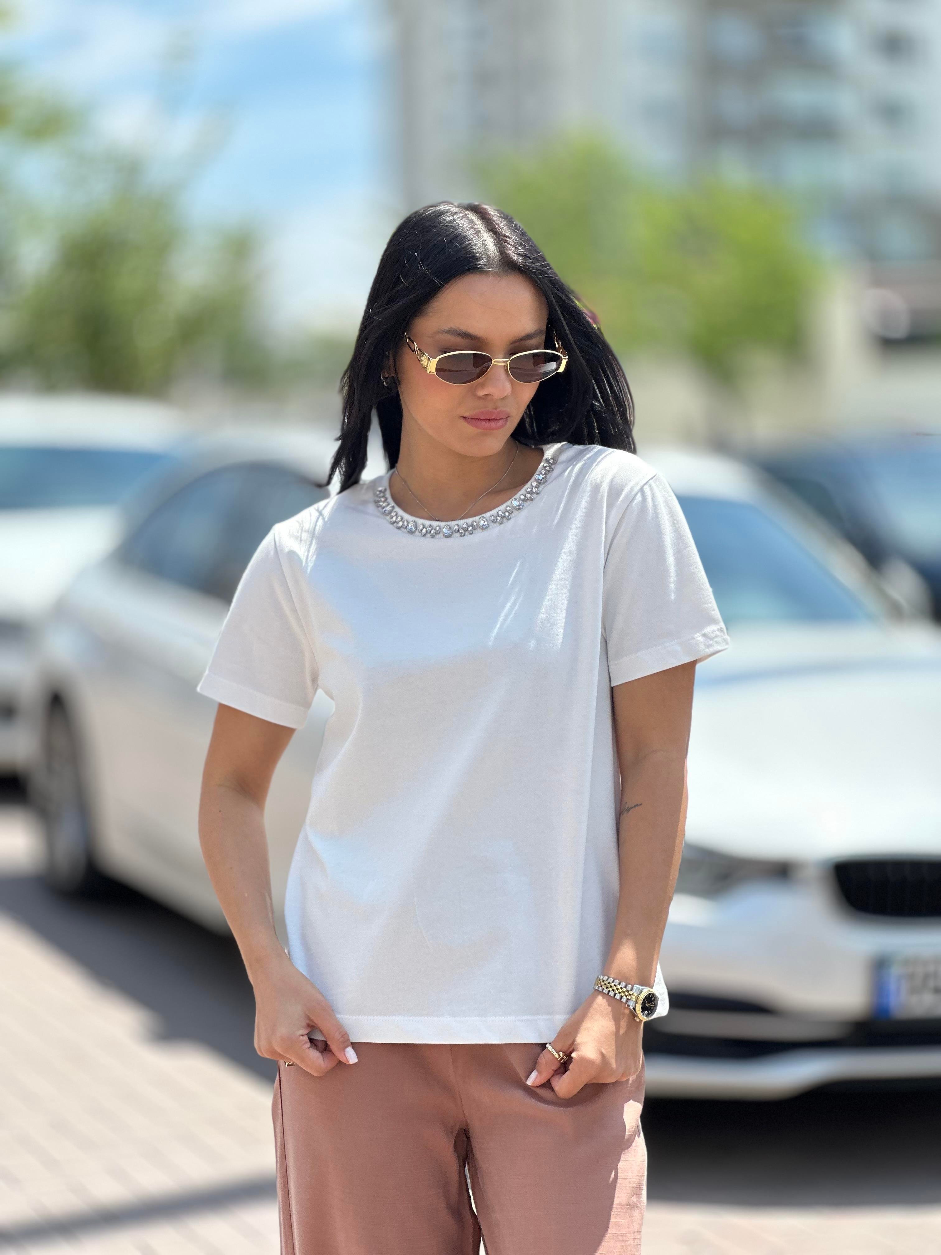 3003 YAKASI TASLI TSHIRT