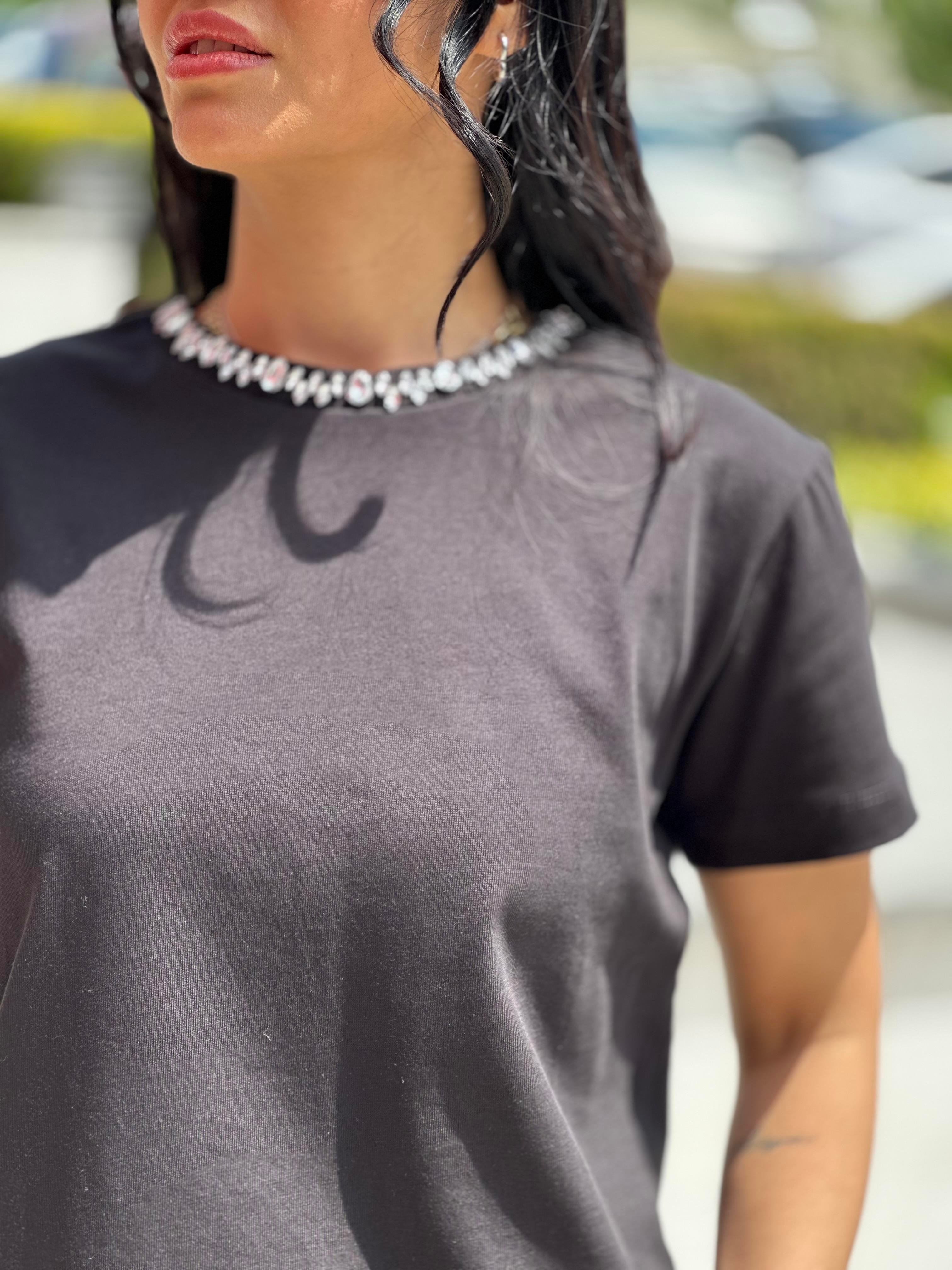 3003 YAKASI TASLI TSHIRT