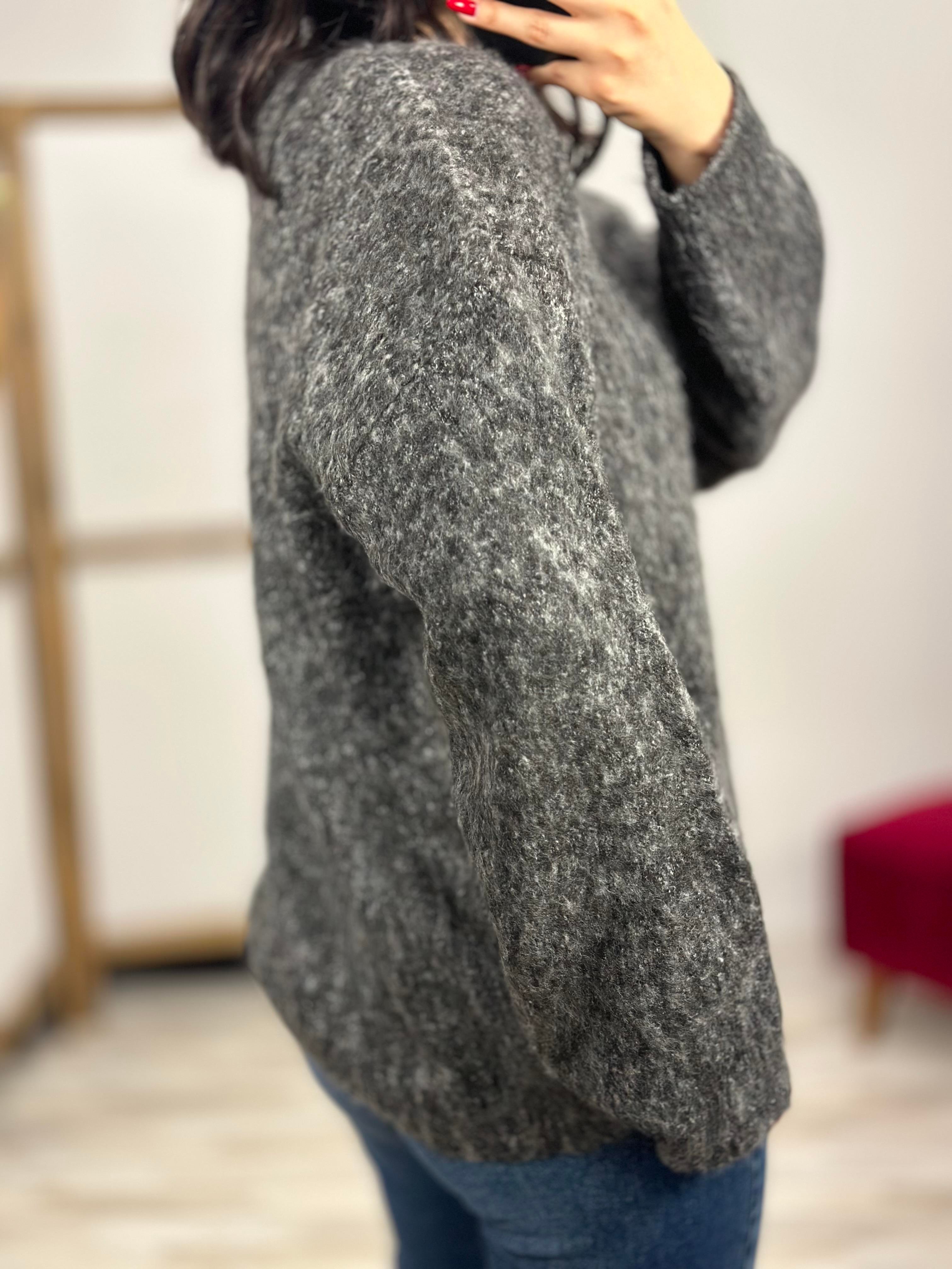 60264 V YAKA SARDONLU DUGMELI TRIKO HIRKA