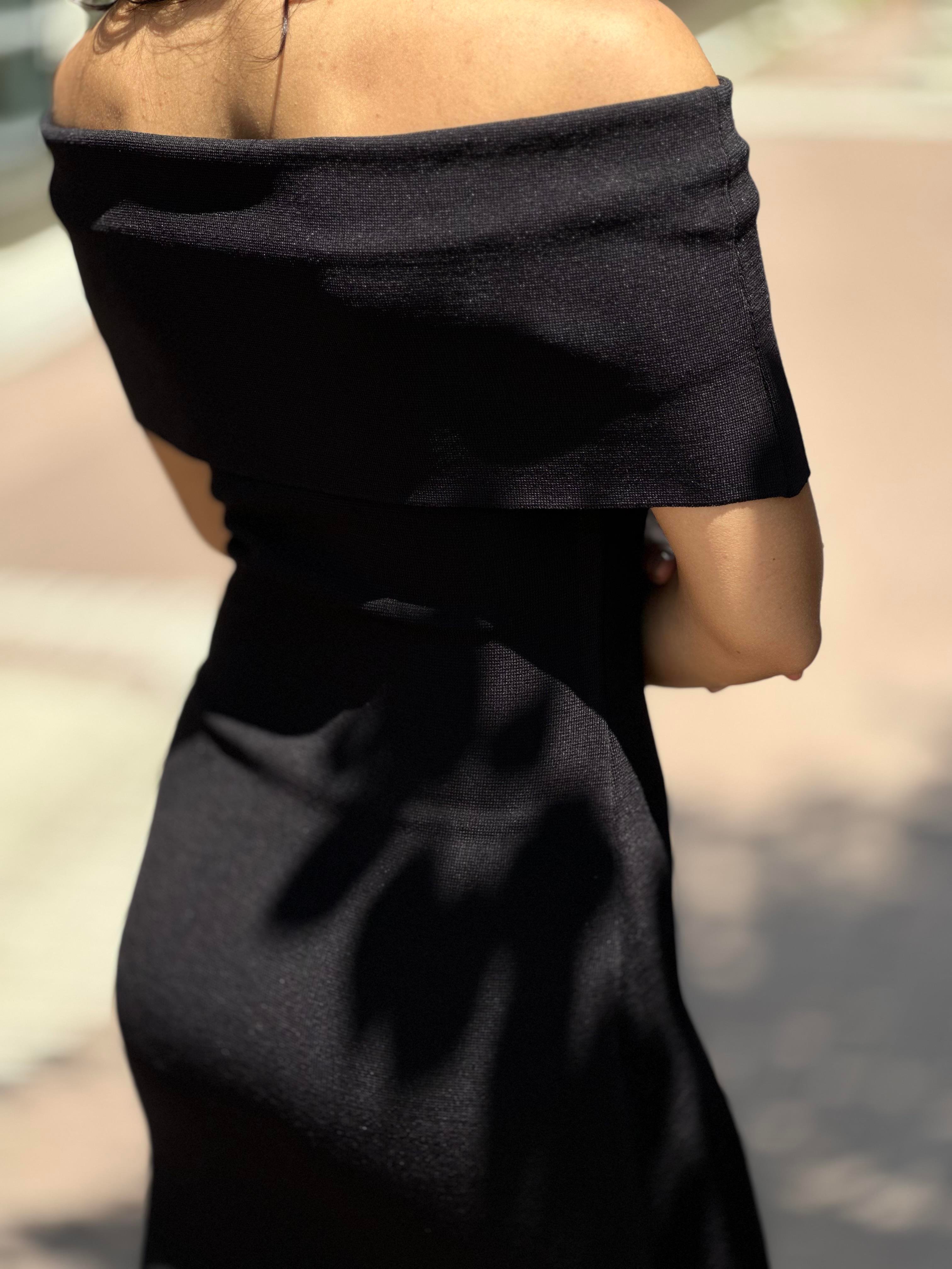 90217 BARDOT YAKA PUSKULLU TRIKO ELBISE